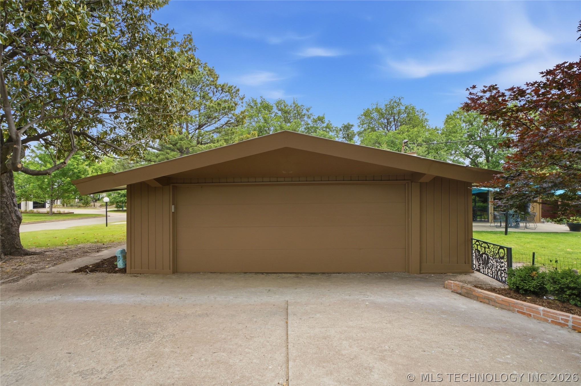 2850 E 37th Street Property Photo 52