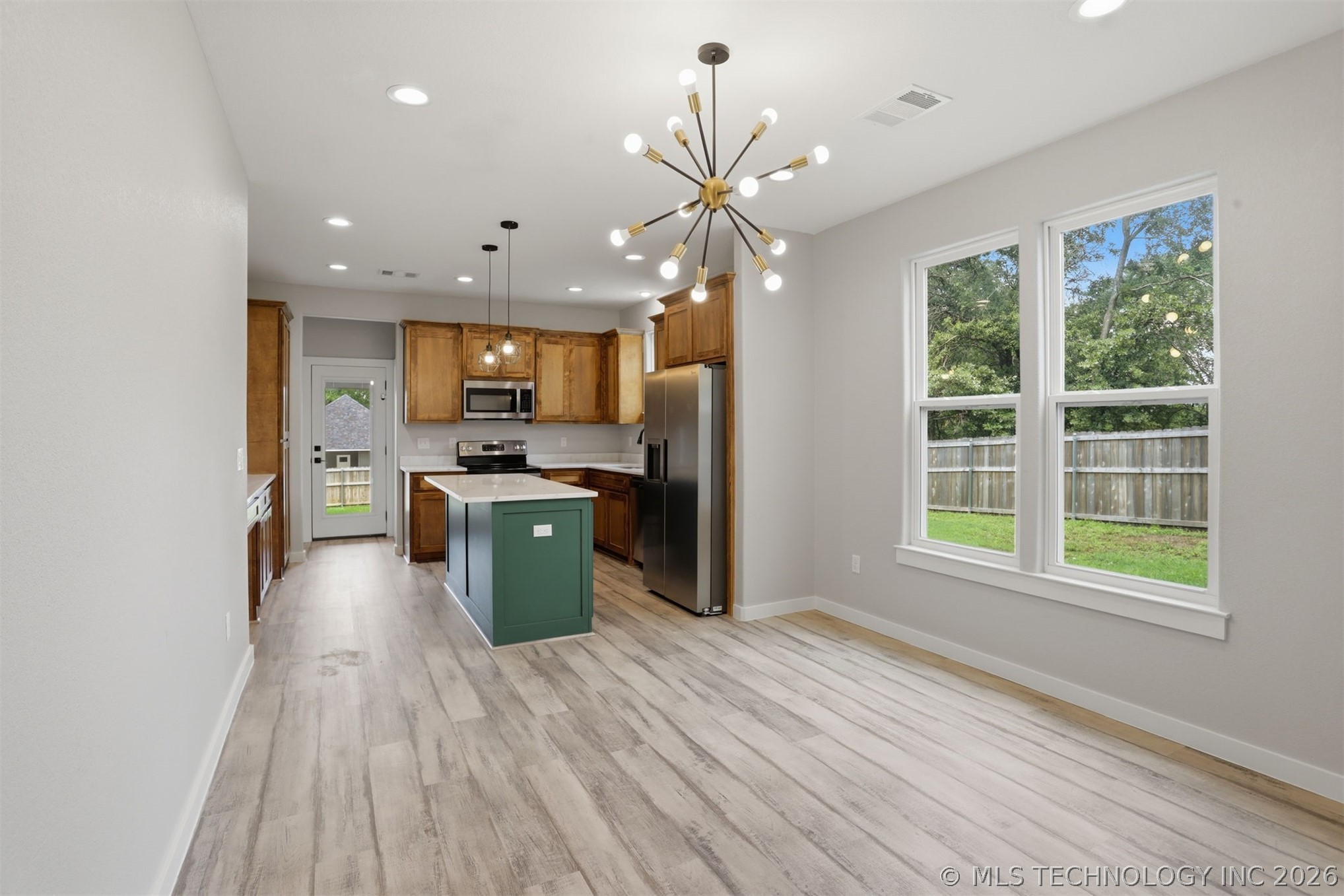 440 W 2nd Street Property Photo 7