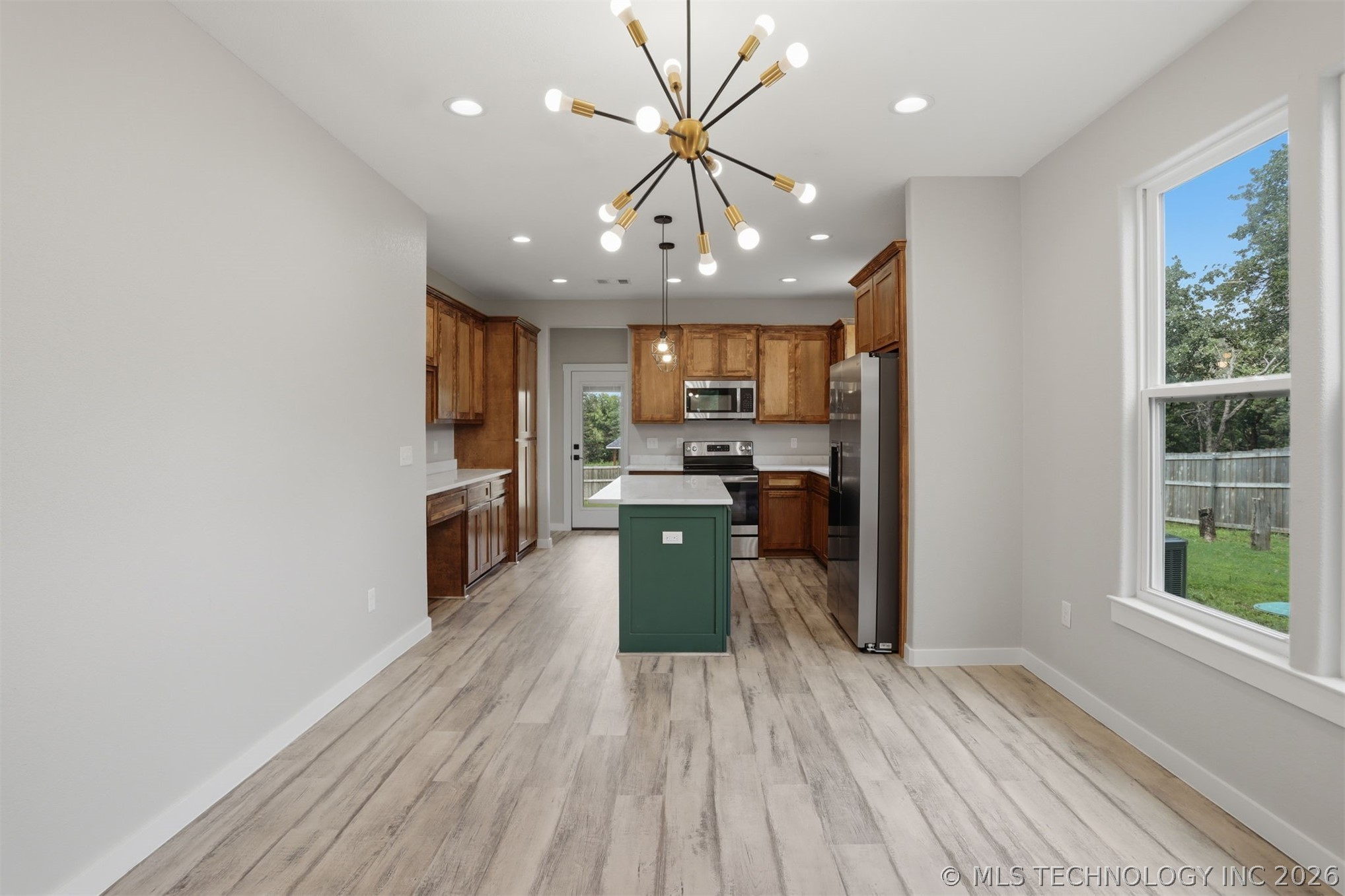440 W 2nd Street Property Photo 9