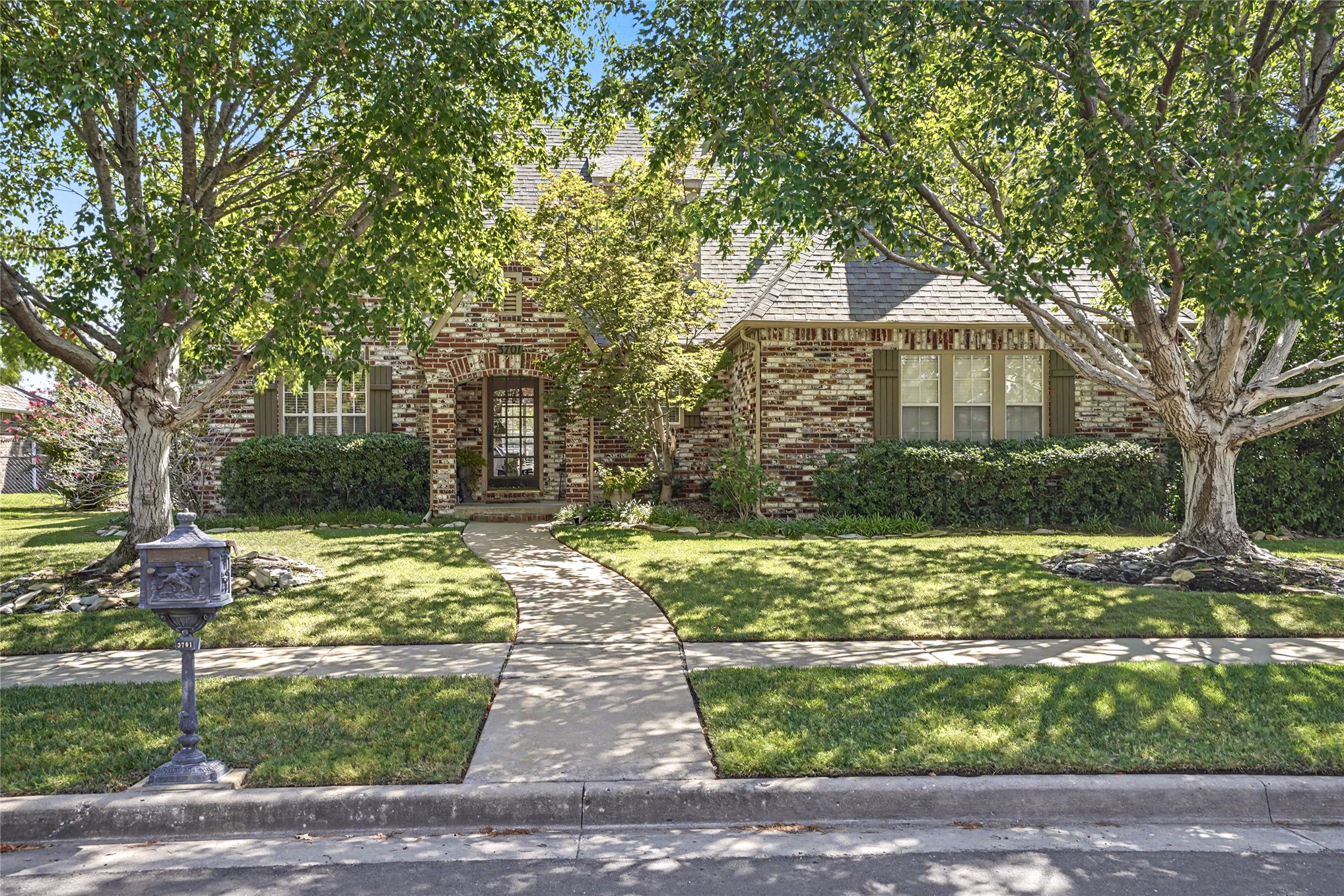 3701 N Oak Avenue Property Photo 1
