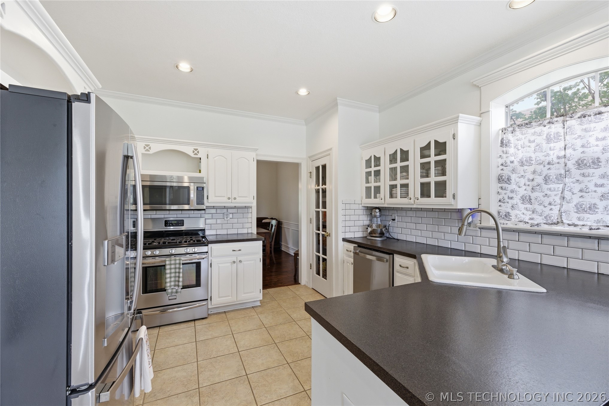 3701 N Oak Avenue Property Photo 6