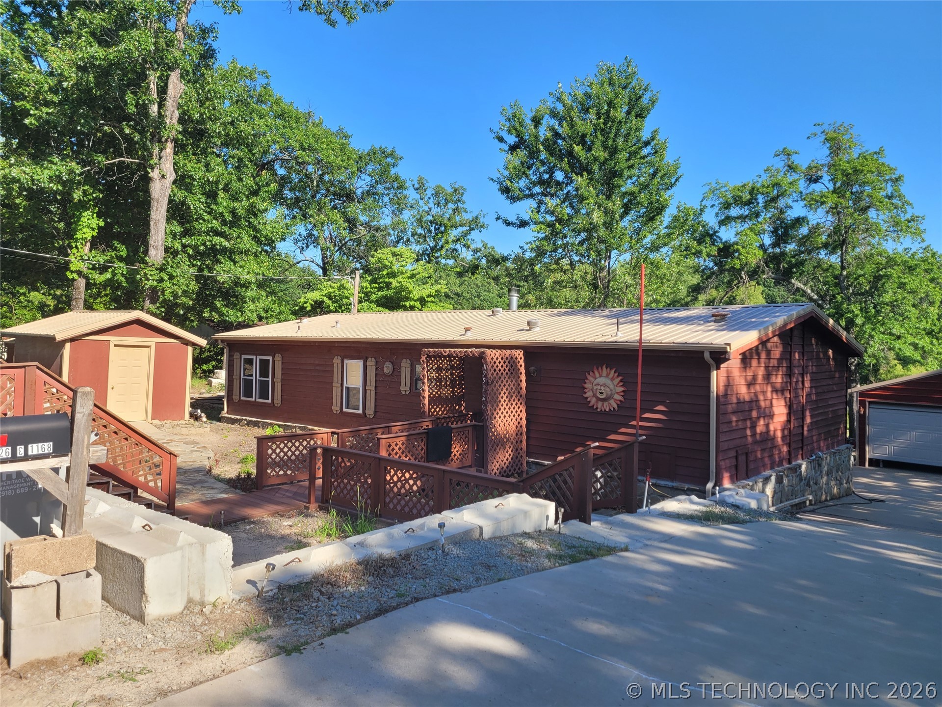 425126 E 1168 Road Property Photo 3