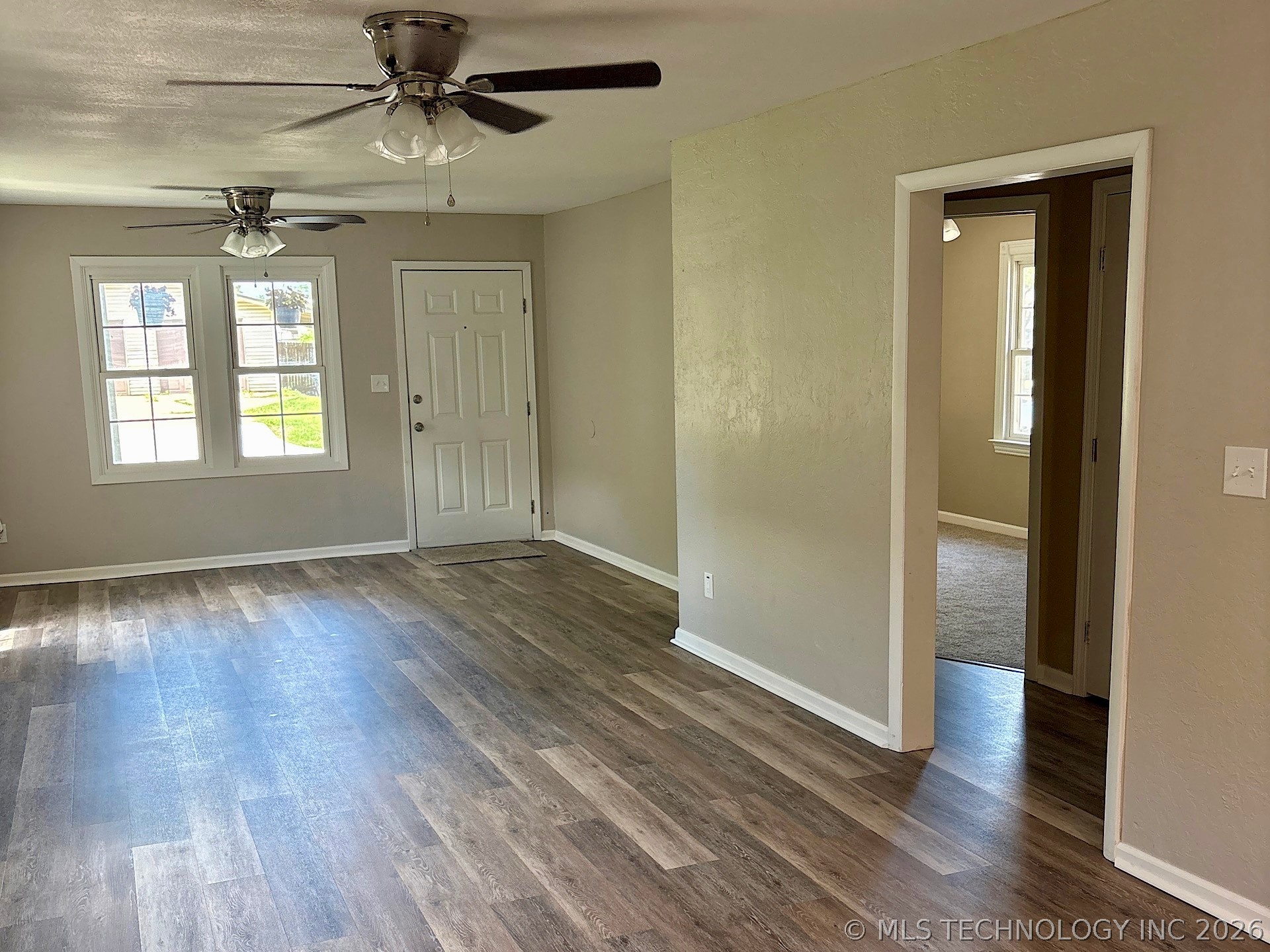 1121 E Walnut Street Property Photo 6