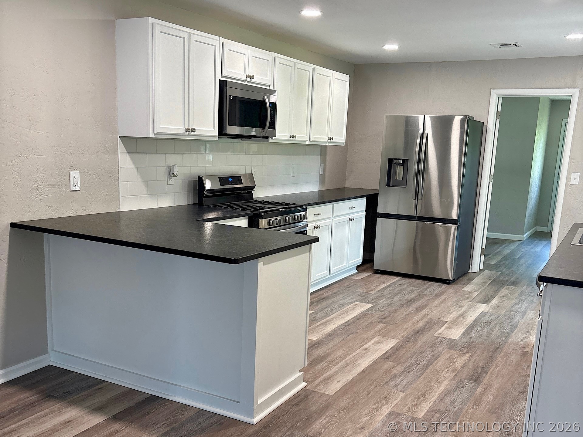 1121 E Walnut Street Property Photo 11