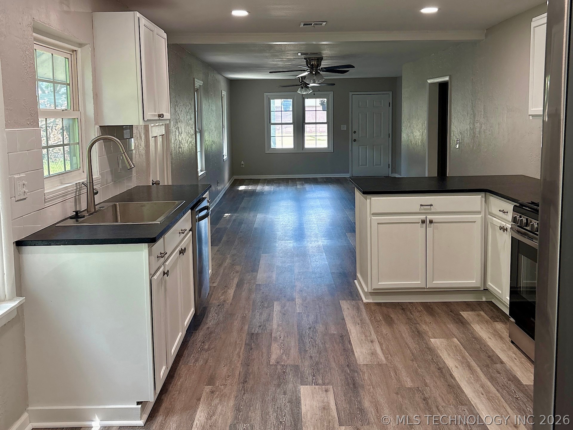 1121 E Walnut Street Property Photo 12