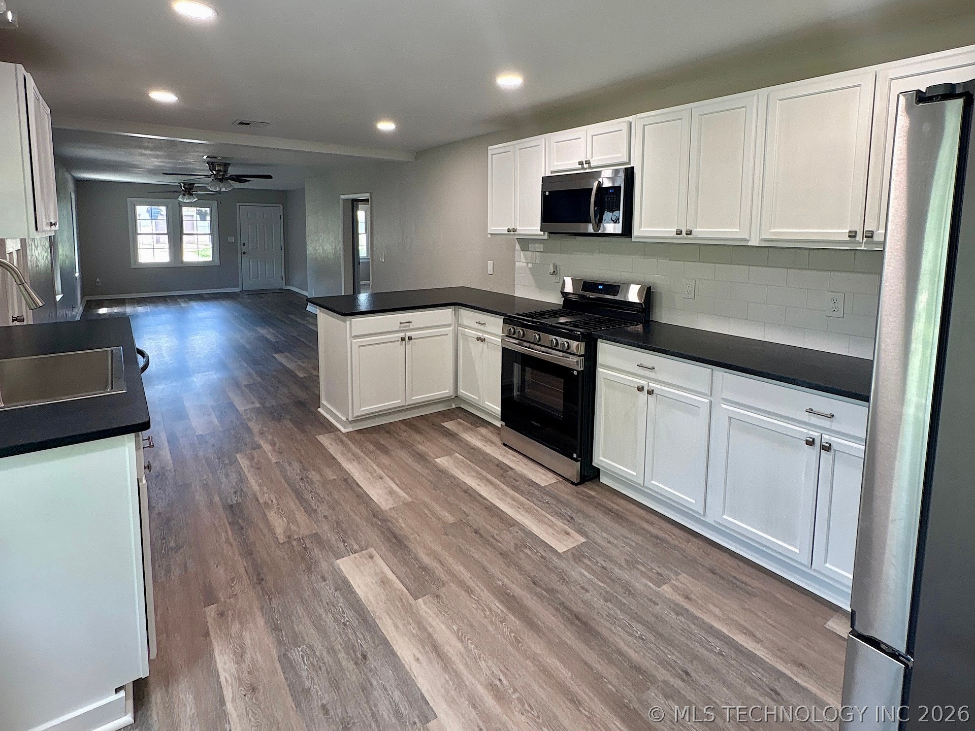 1121 E Walnut Street Property Photo 13