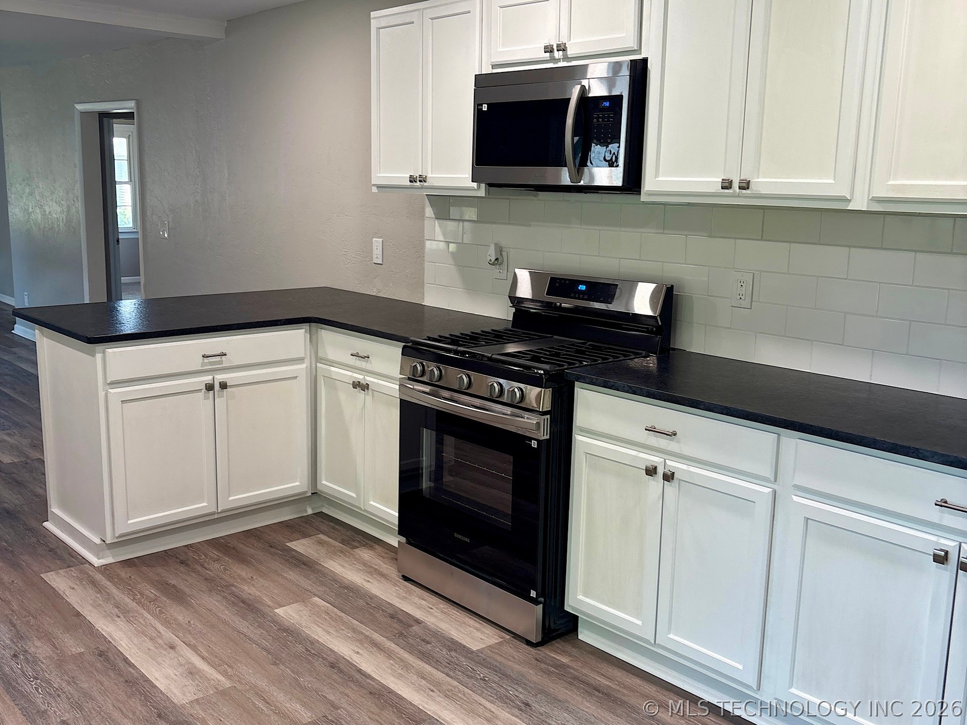 1121 E Walnut Street Property Photo 15
