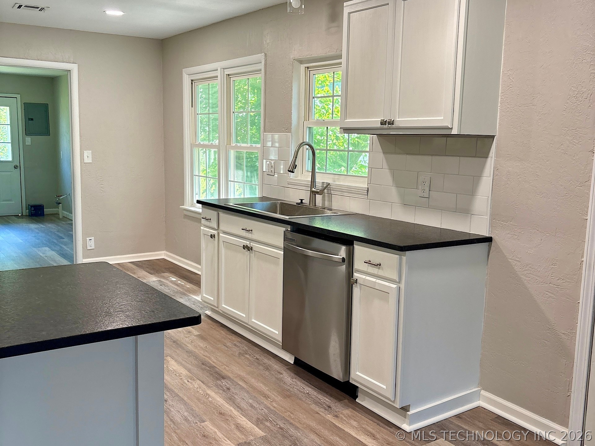 1121 E Walnut Street Property Photo 16