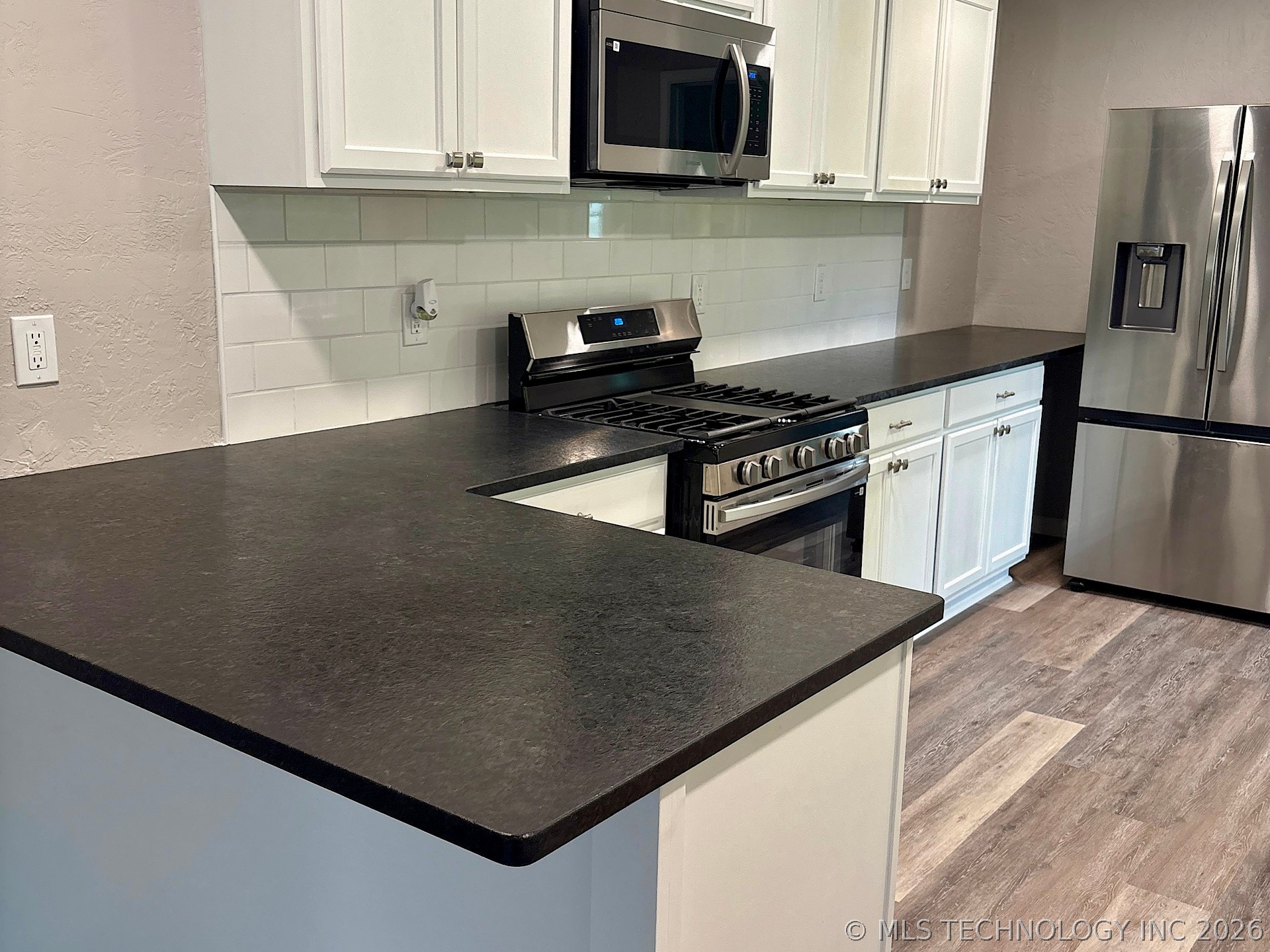 1121 E Walnut Street Property Photo 18