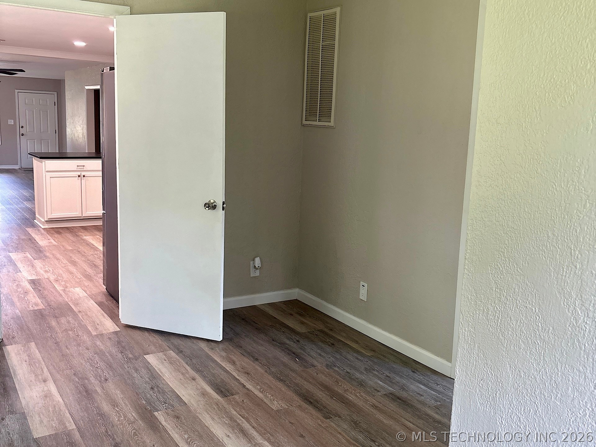 1121 E Walnut Street Property Photo 21