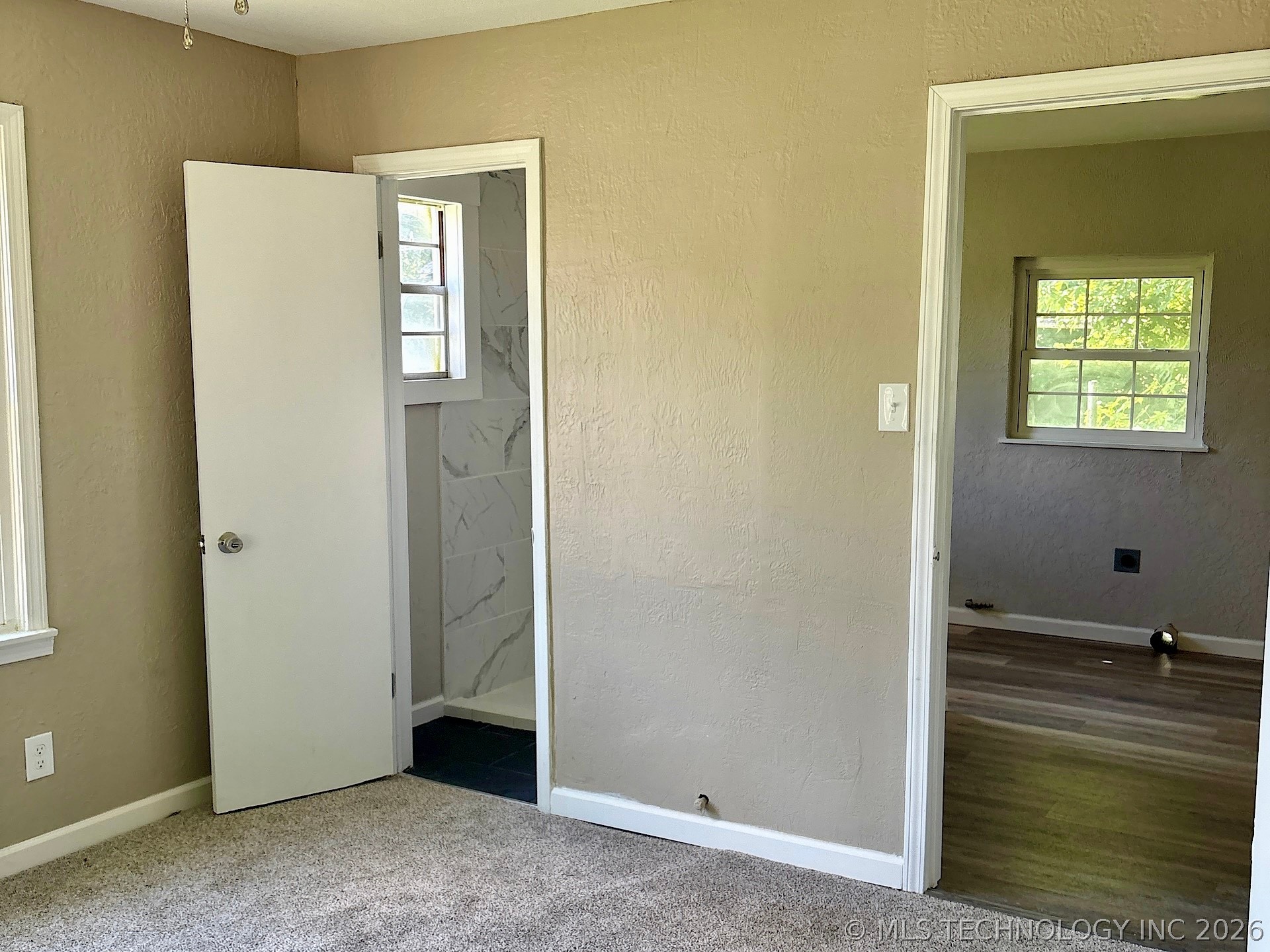 1121 E Walnut Street Property Photo 23