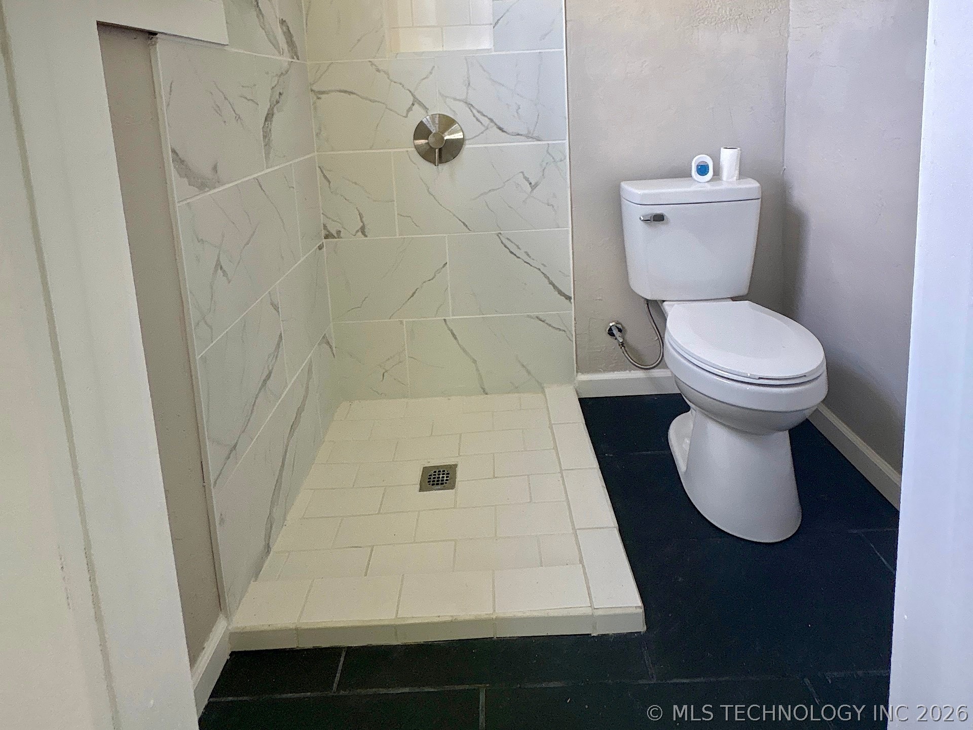 1121 E Walnut Street Property Photo 25