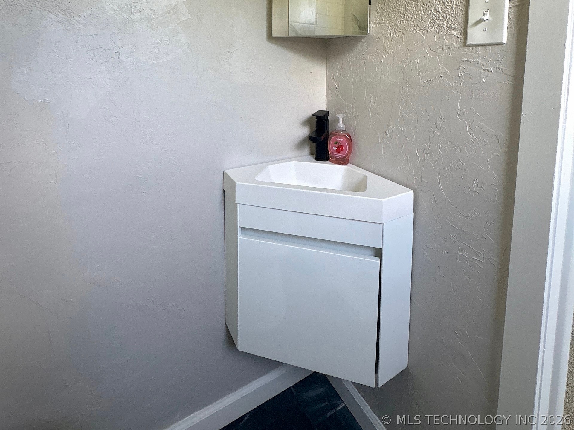 1121 E Walnut Street Property Photo 27