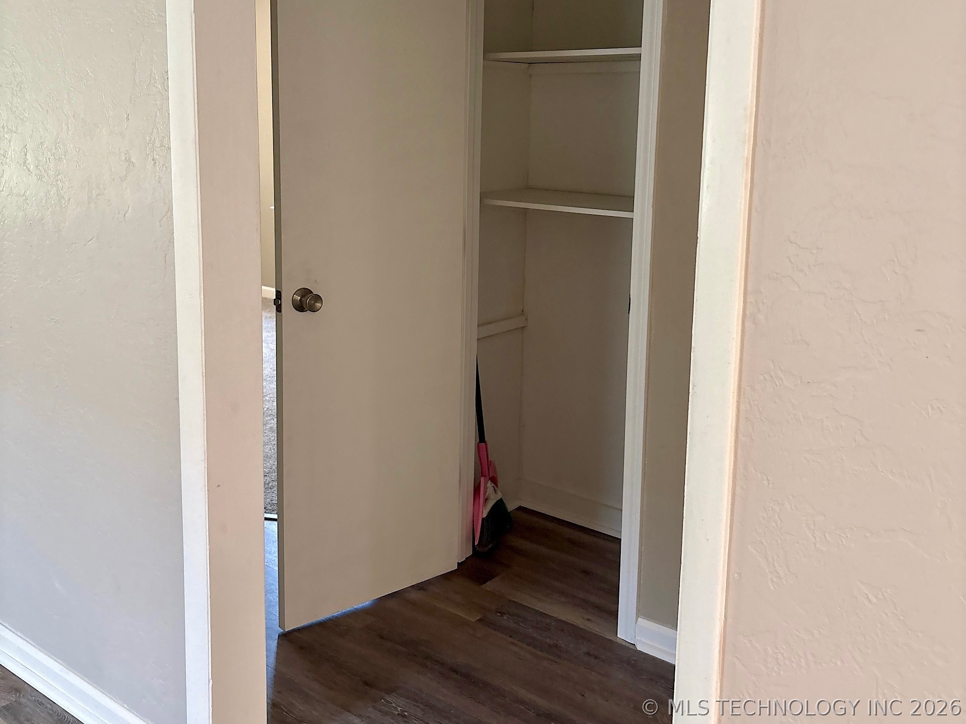 1121 E Walnut Street Property Photo 32