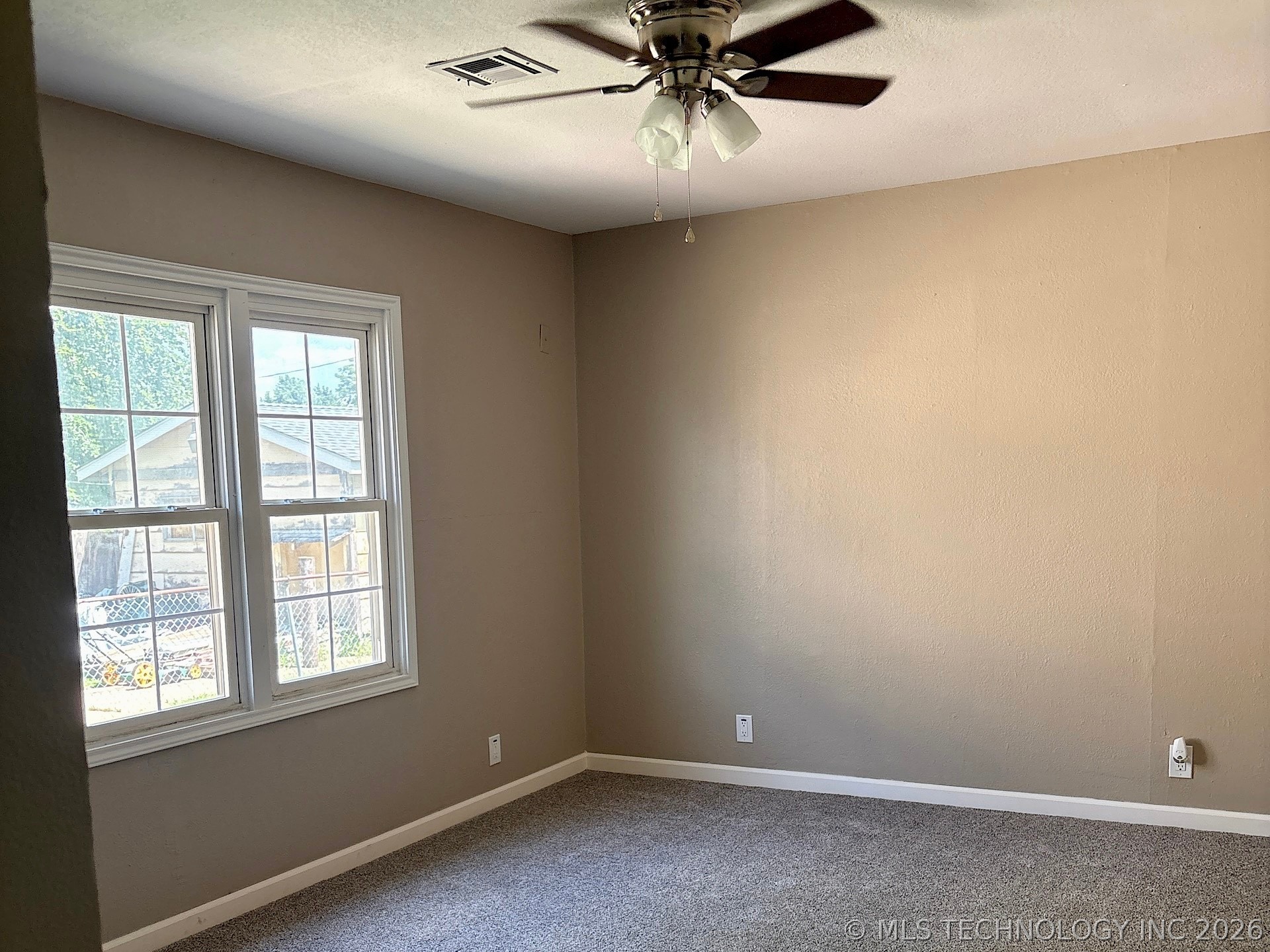 1121 E Walnut Street Property Photo 36