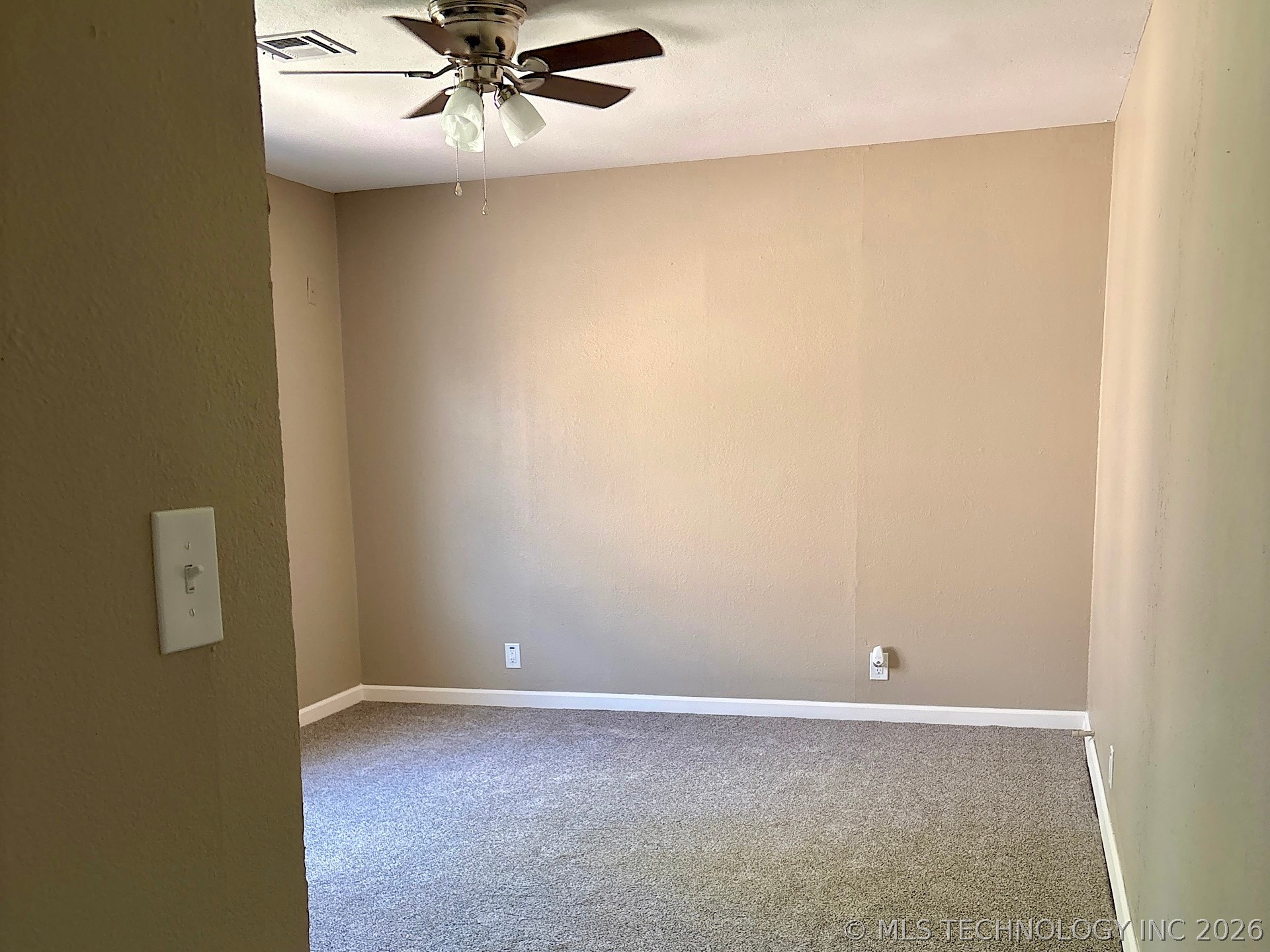 1121 E Walnut Street Property Photo 37