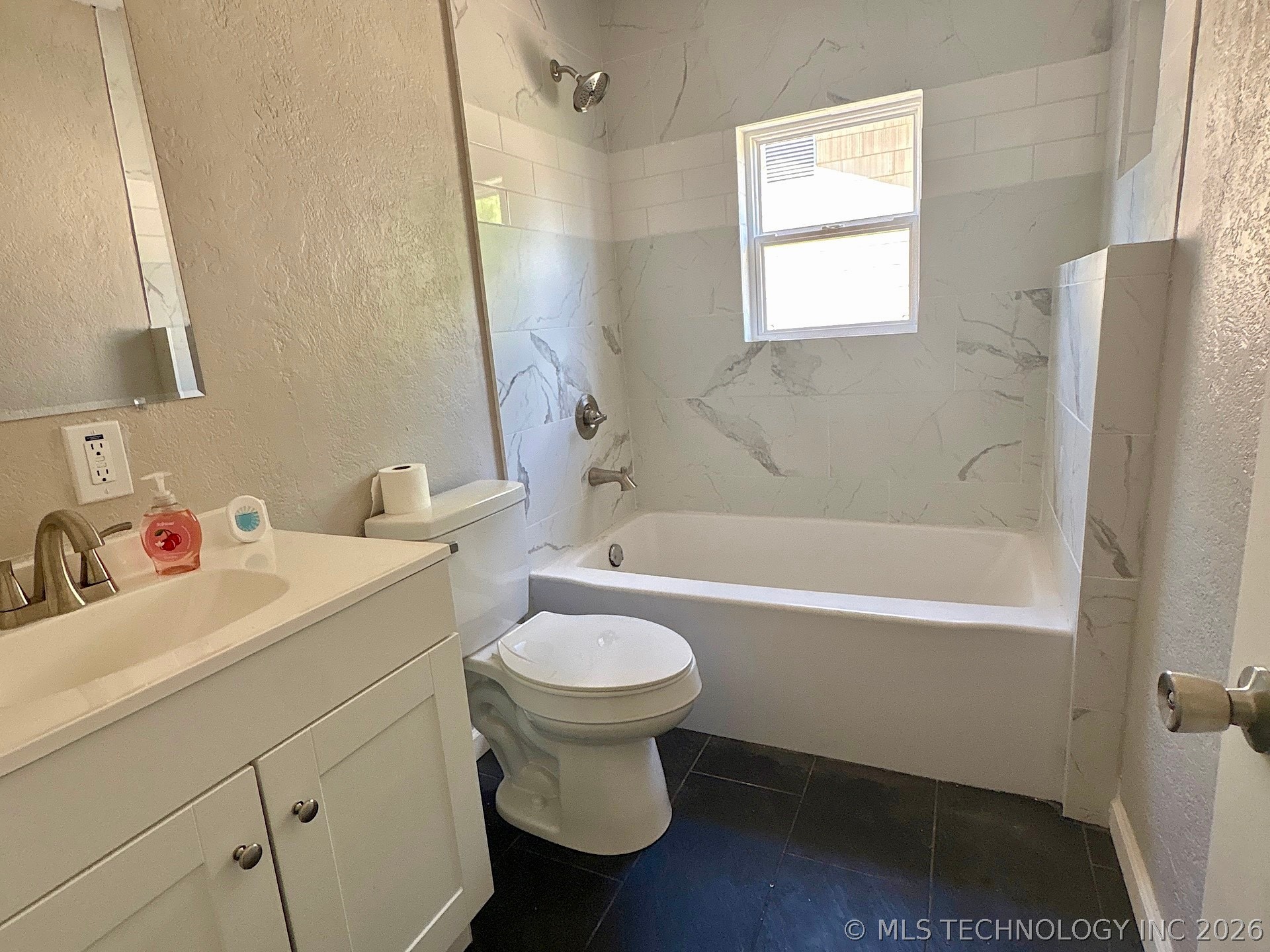 1121 E Walnut Street Property Photo 41