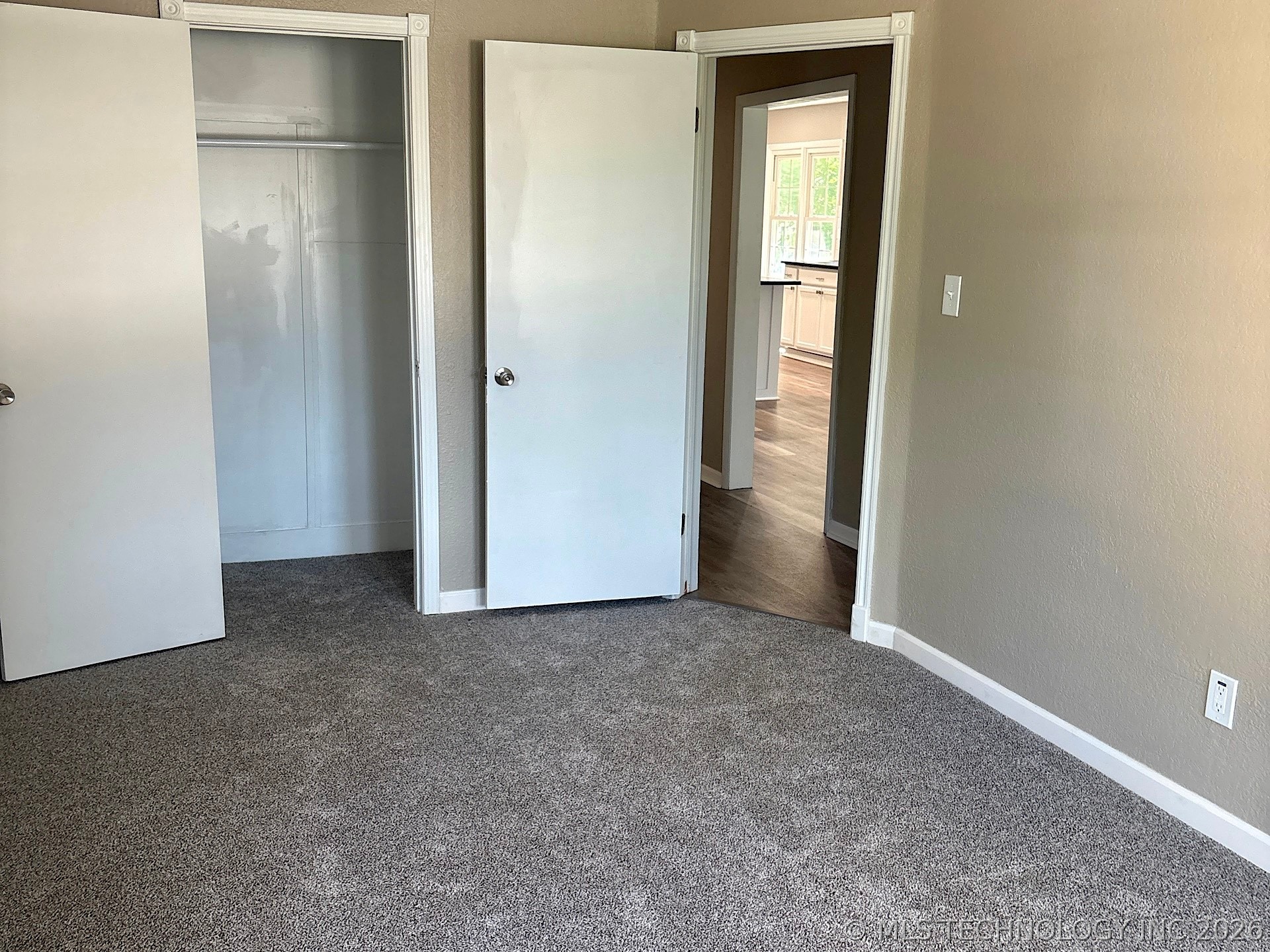 1121 E Walnut Street Property Photo 43
