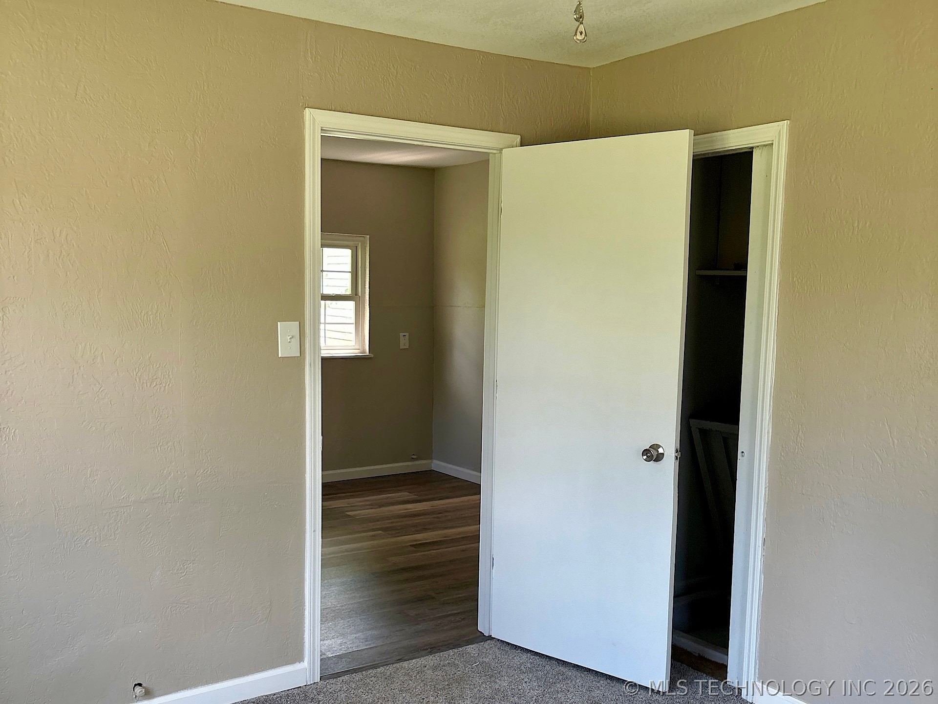 1121 E Walnut Street Property Photo 48