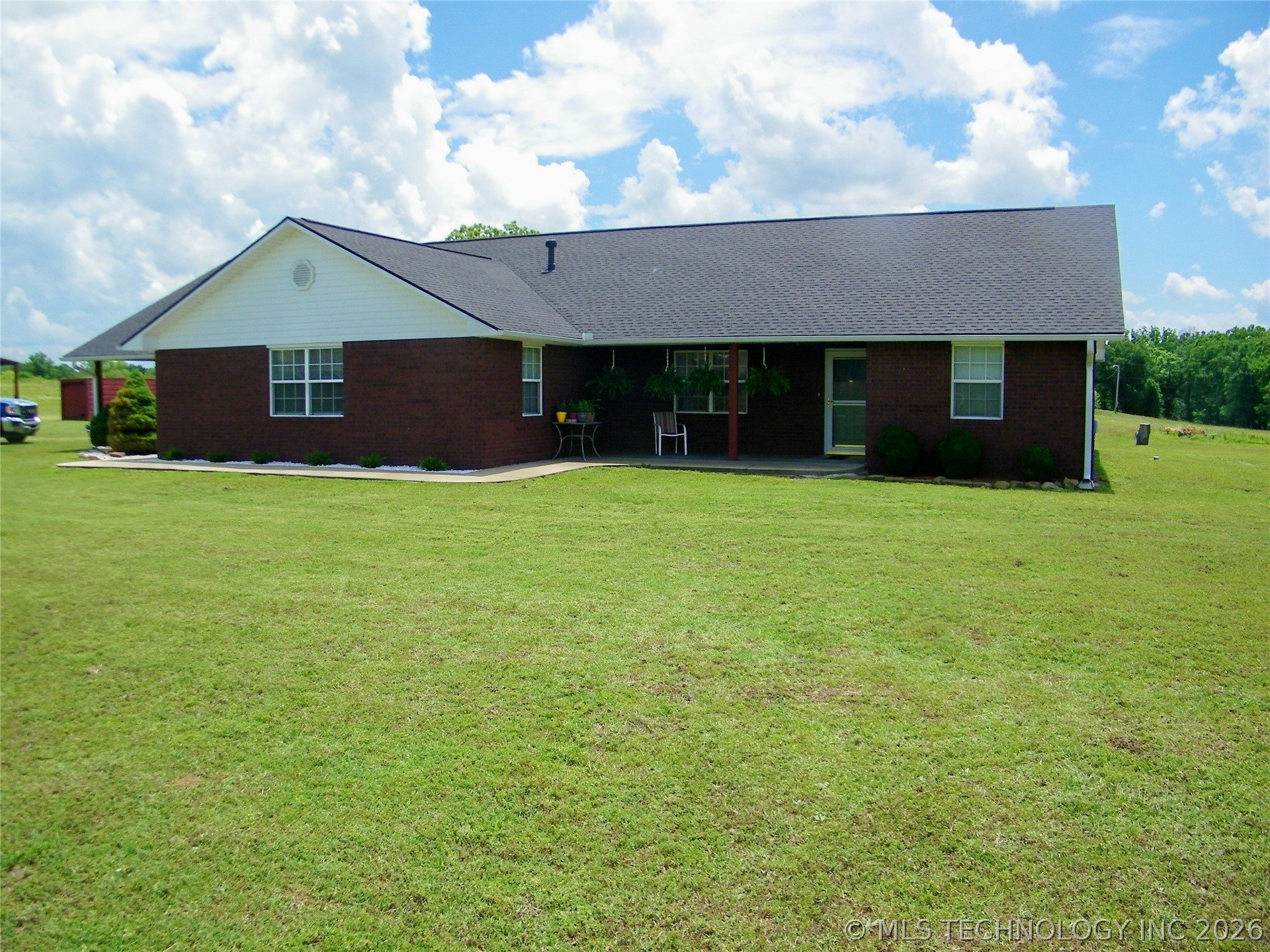 405362 E 1235 Road Property Photo 2