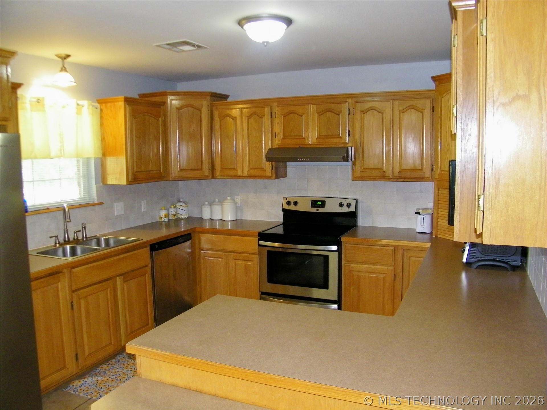405362 E 1235 Road Property Photo 3