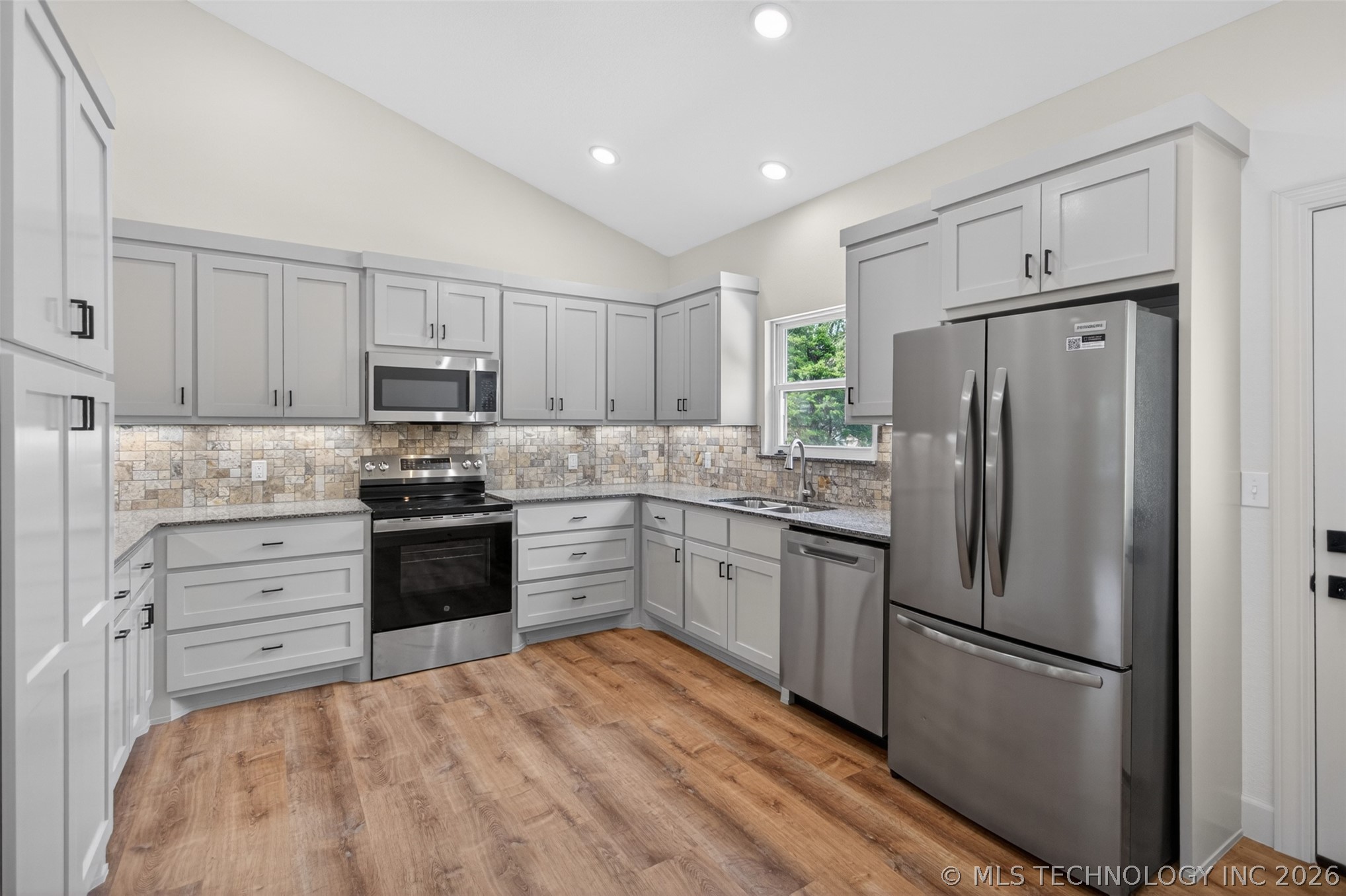 400 Vine Street Property Photo 8