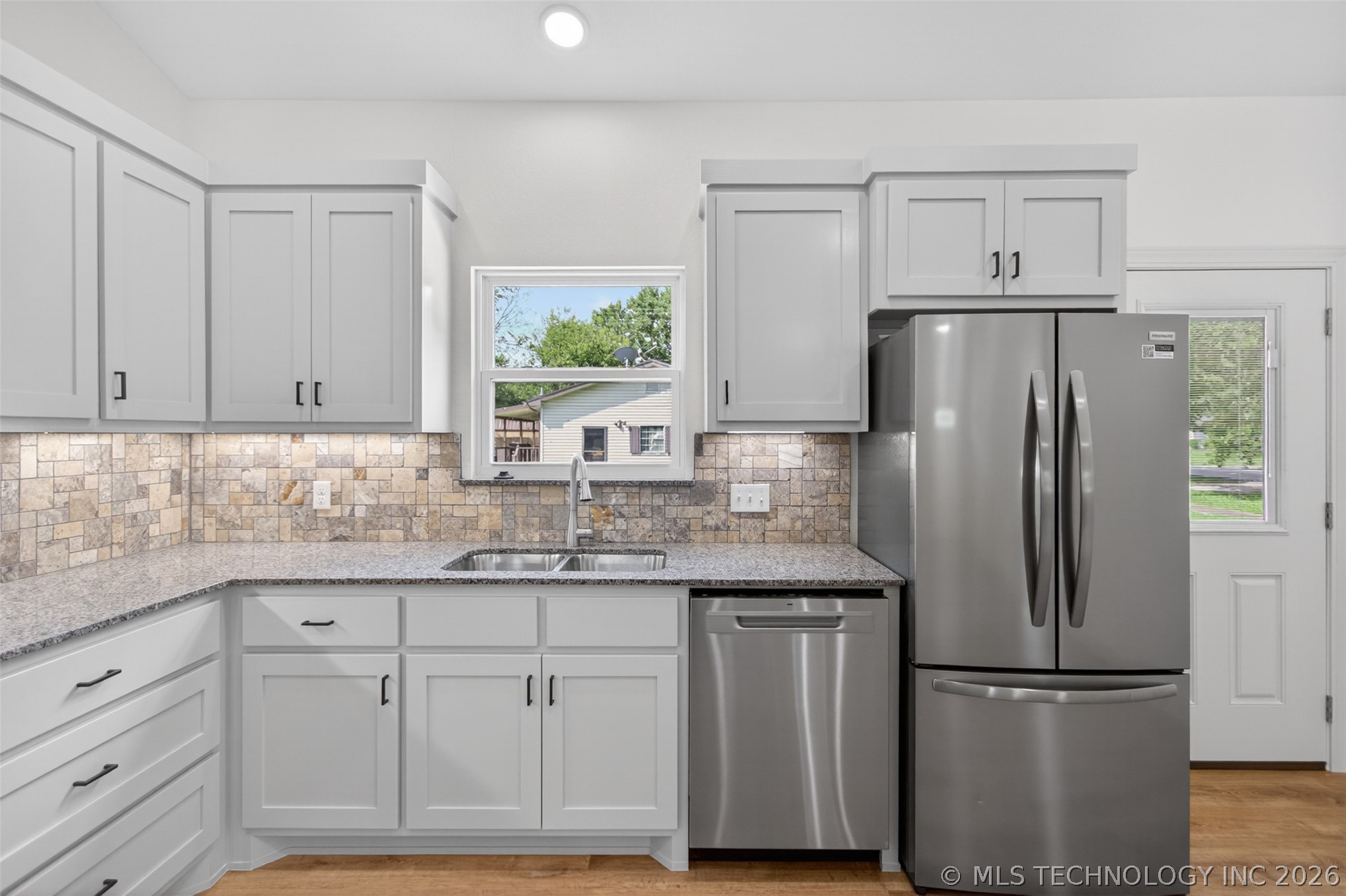400 Vine Street Property Photo 9