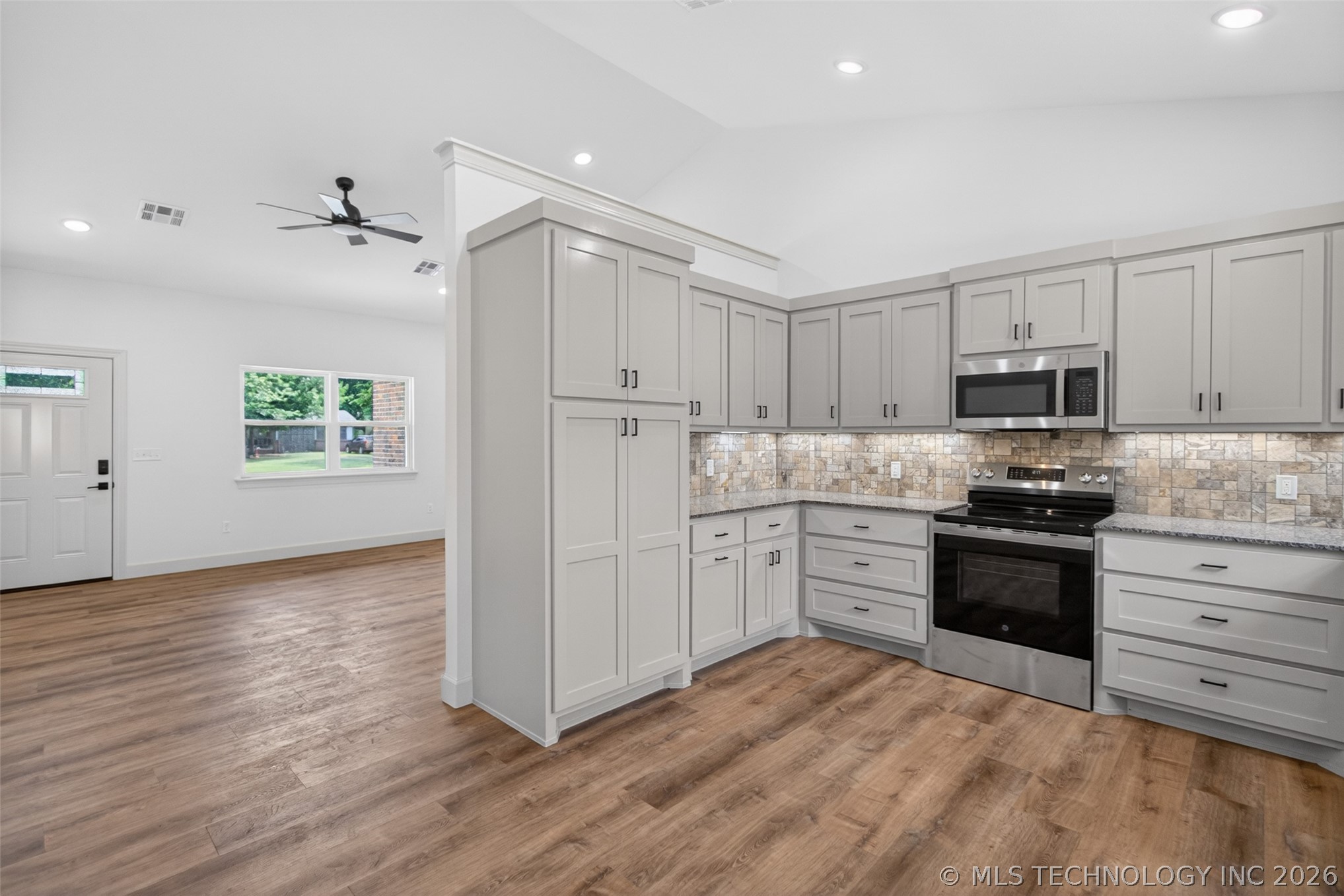 400 Vine Street Property Photo 10