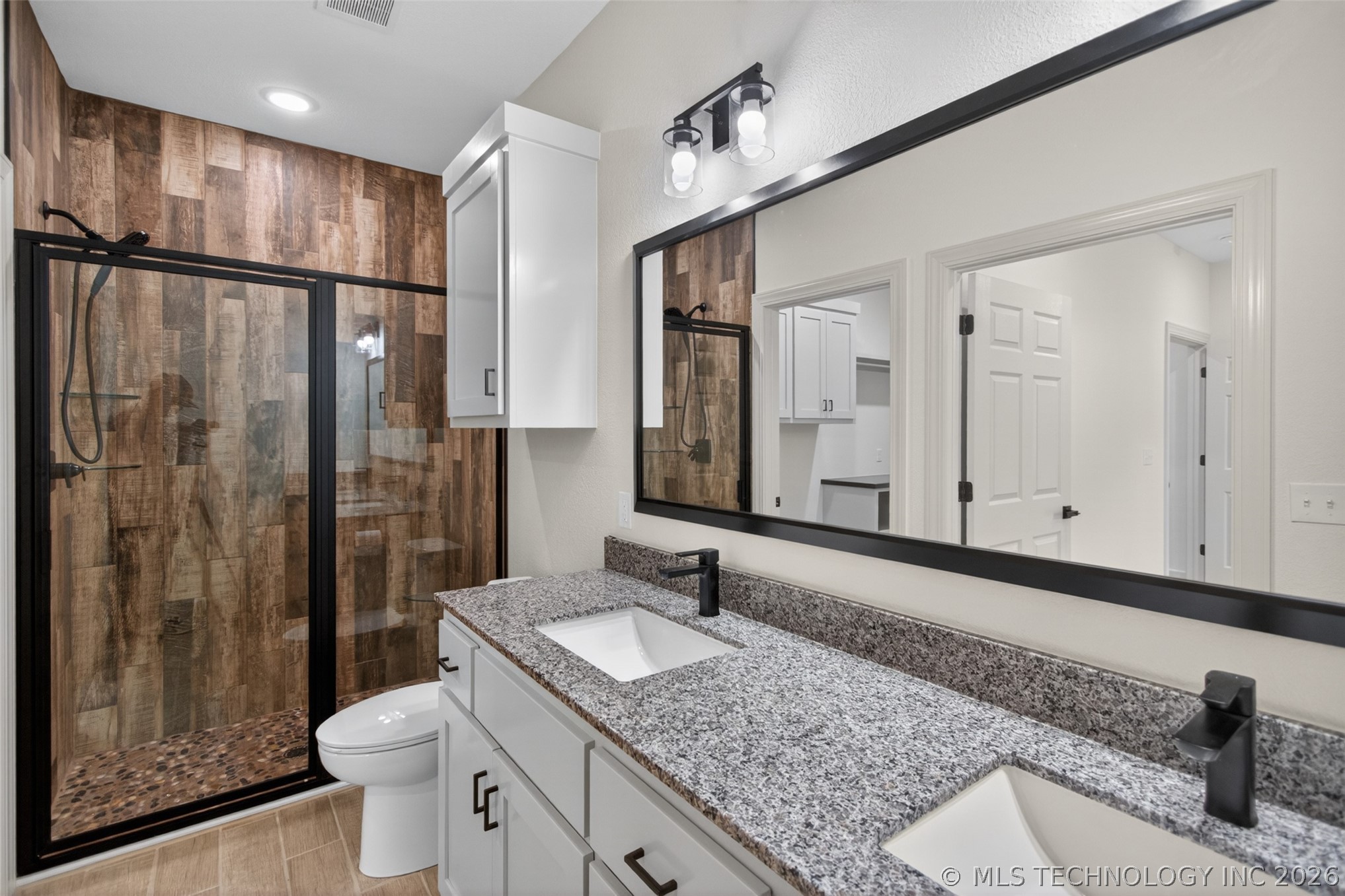 400 Vine Street Property Photo 14
