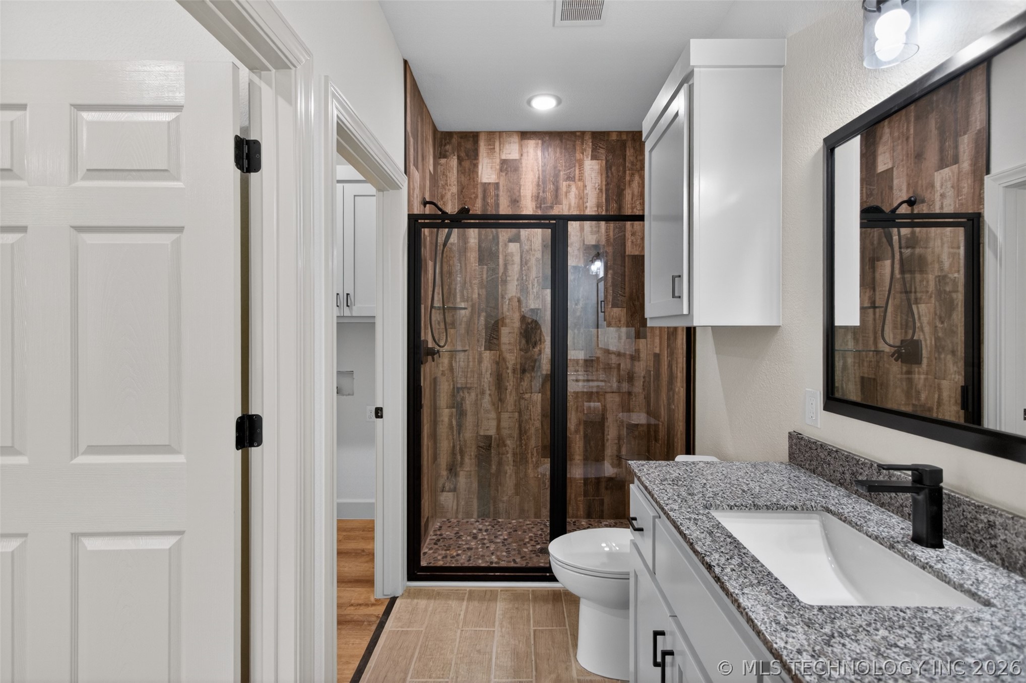 400 Vine Street Property Photo 15