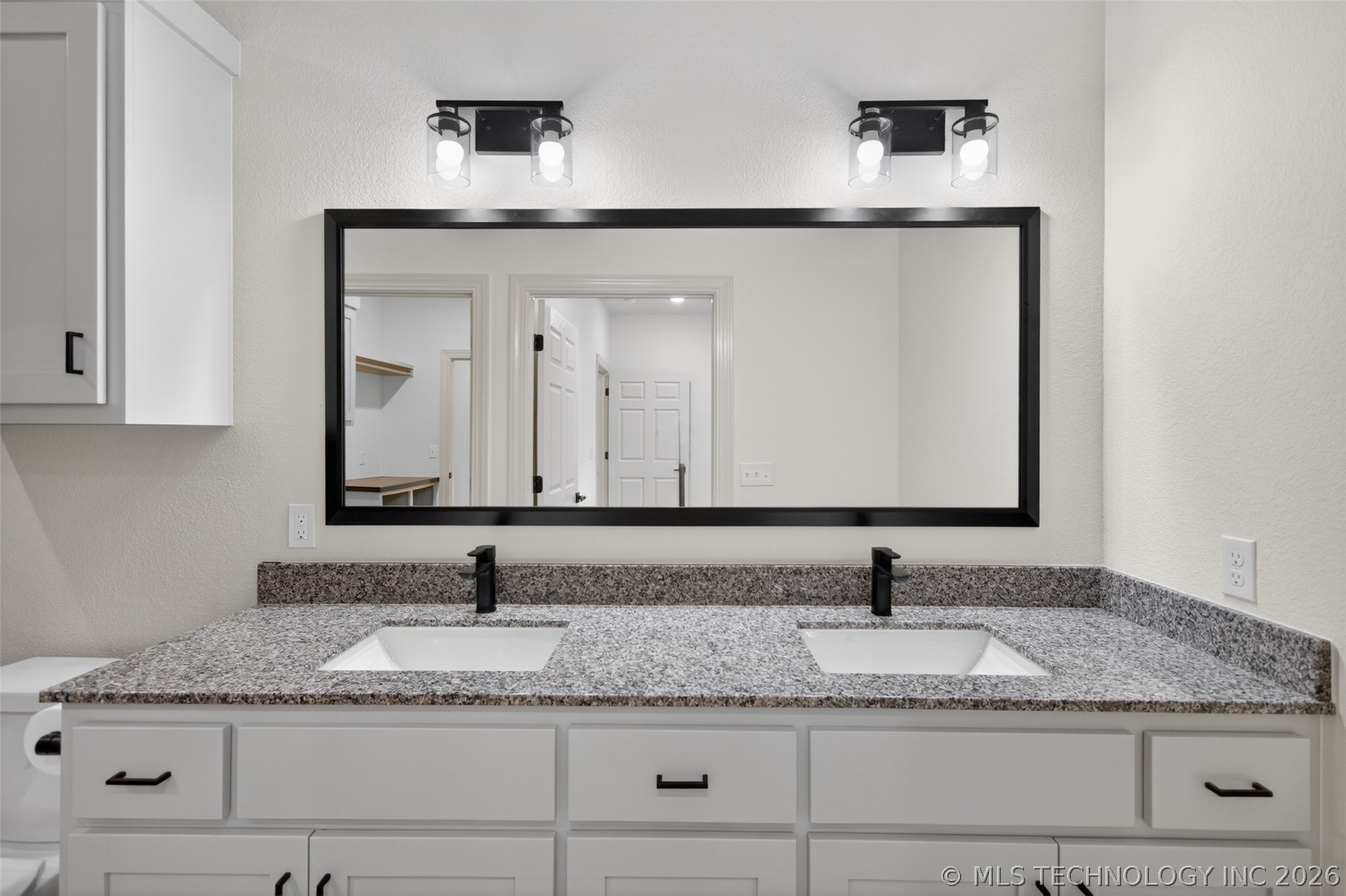 400 Vine Street Property Photo 17
