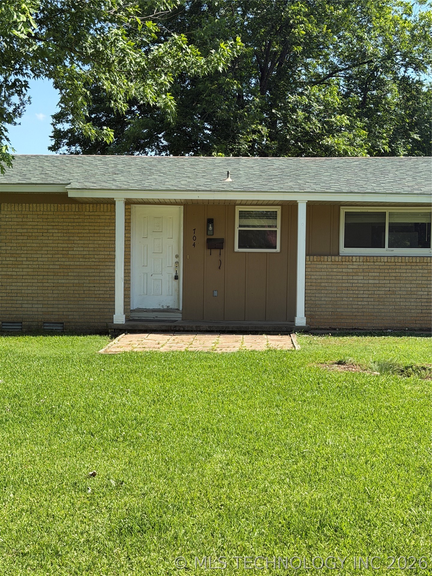 704 W Blair Property Photo 3