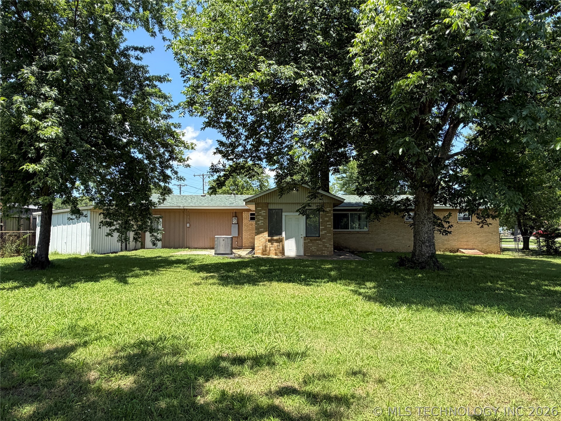 704 W Blair Property Photo 6