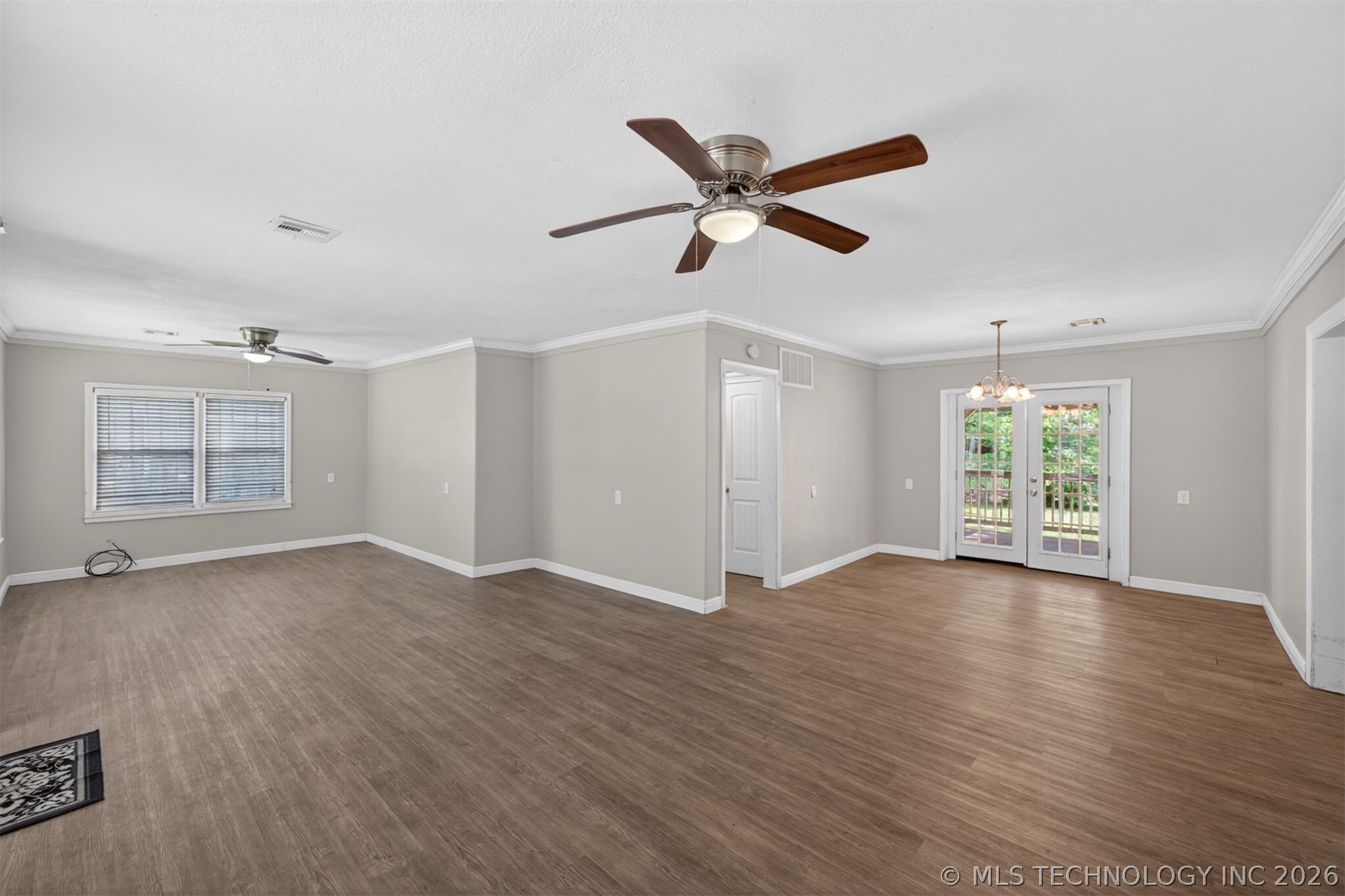 515 W Delaware Property Photo 7