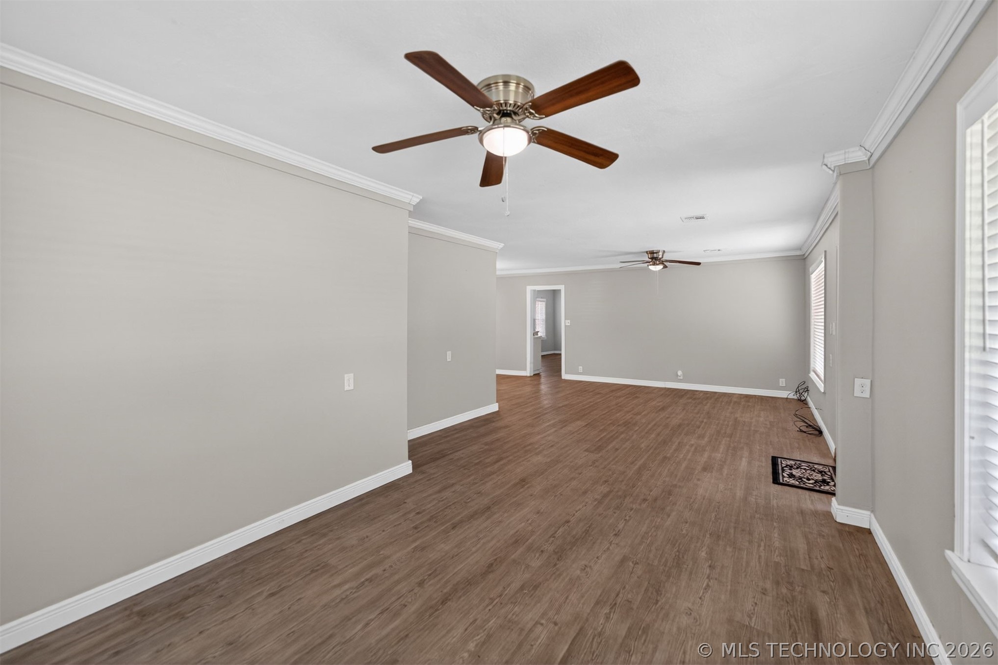 515 W Delaware Property Photo 8