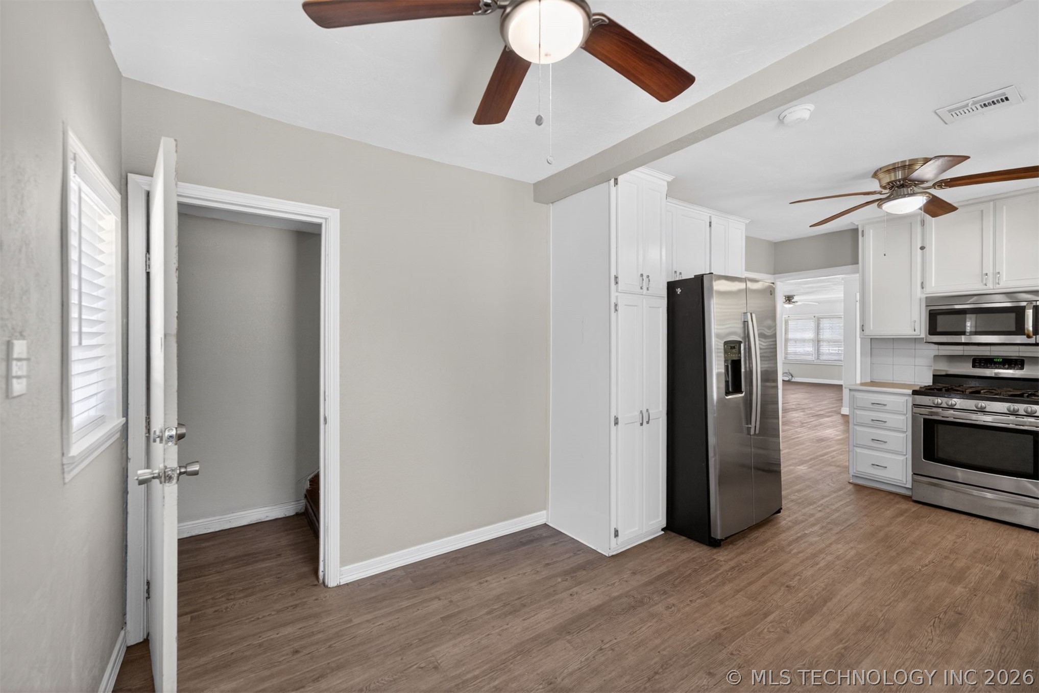 515 W Delaware Property Photo 18
