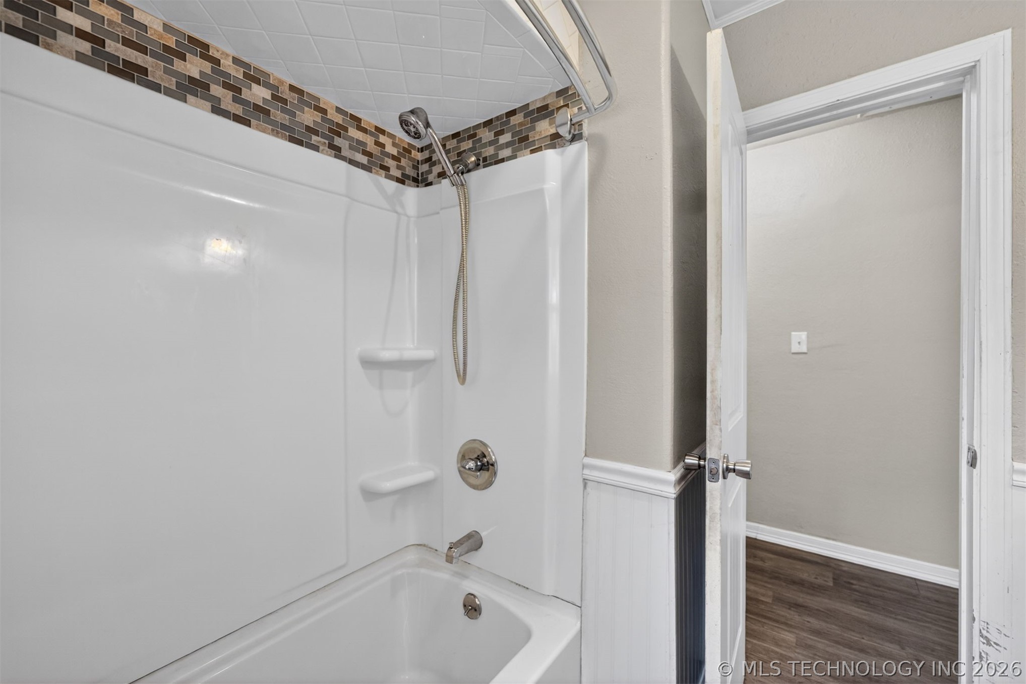515 W Delaware Property Photo 22