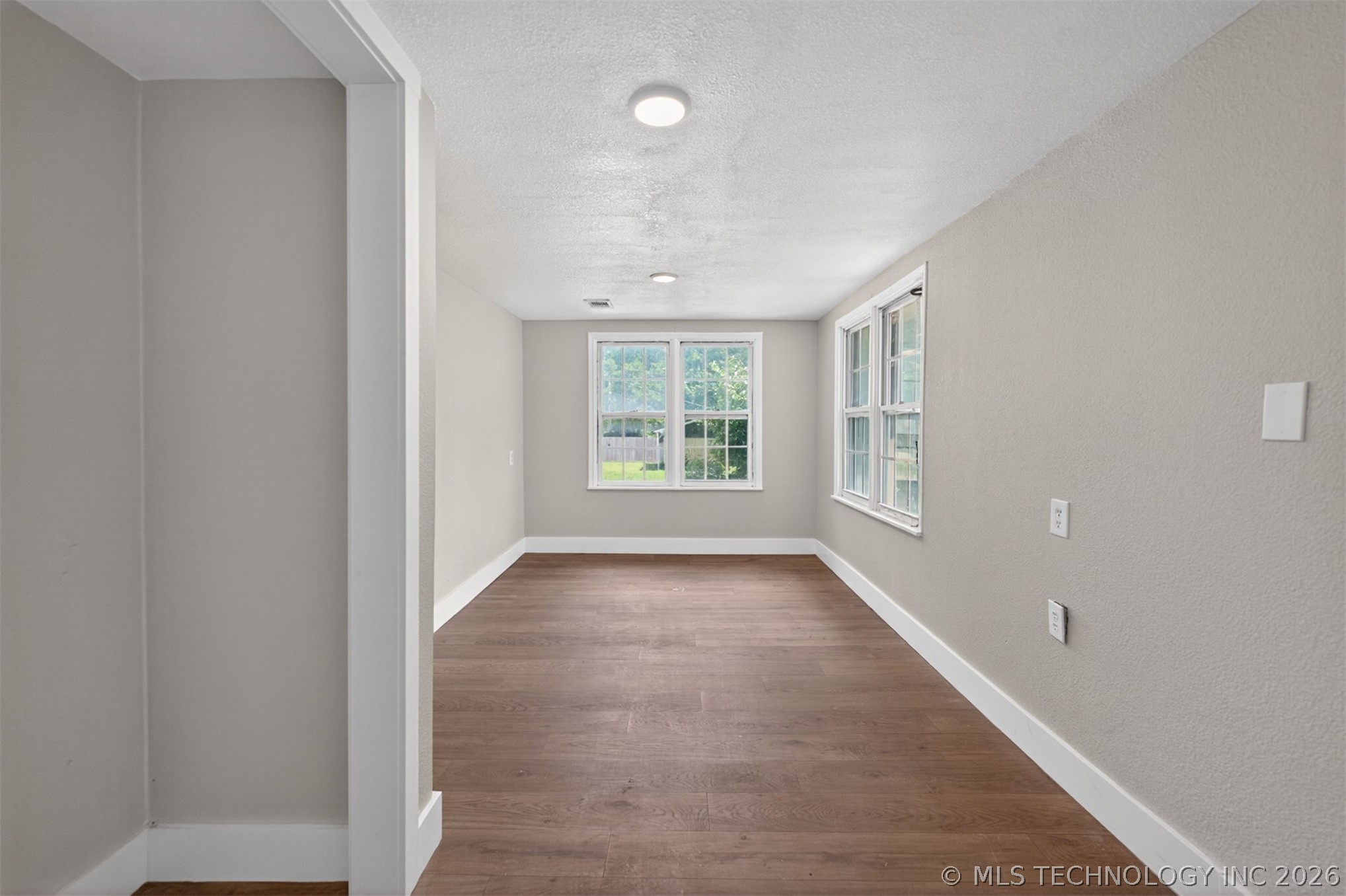 515 W Delaware Property Photo 27