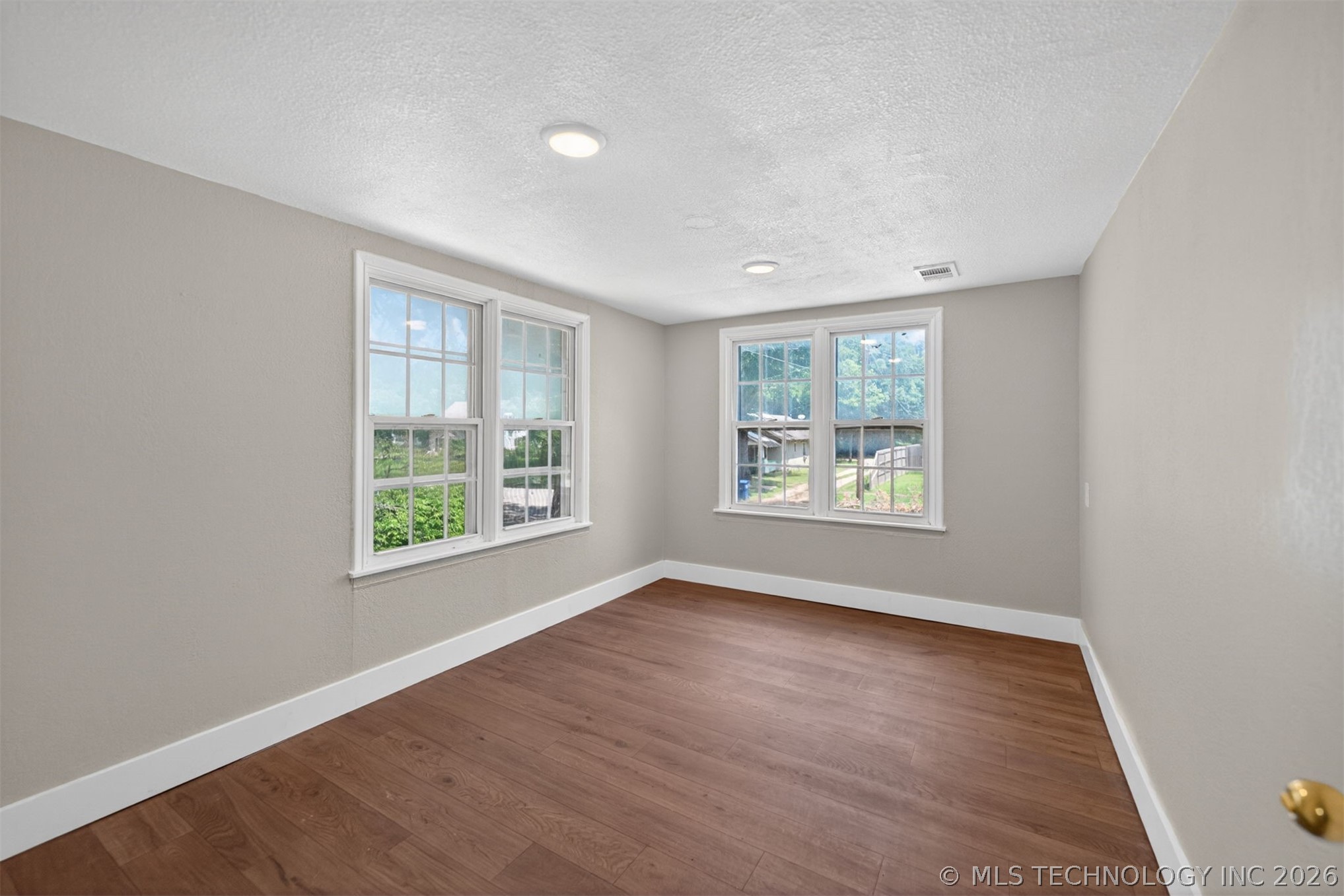 515 W Delaware Property Photo 31