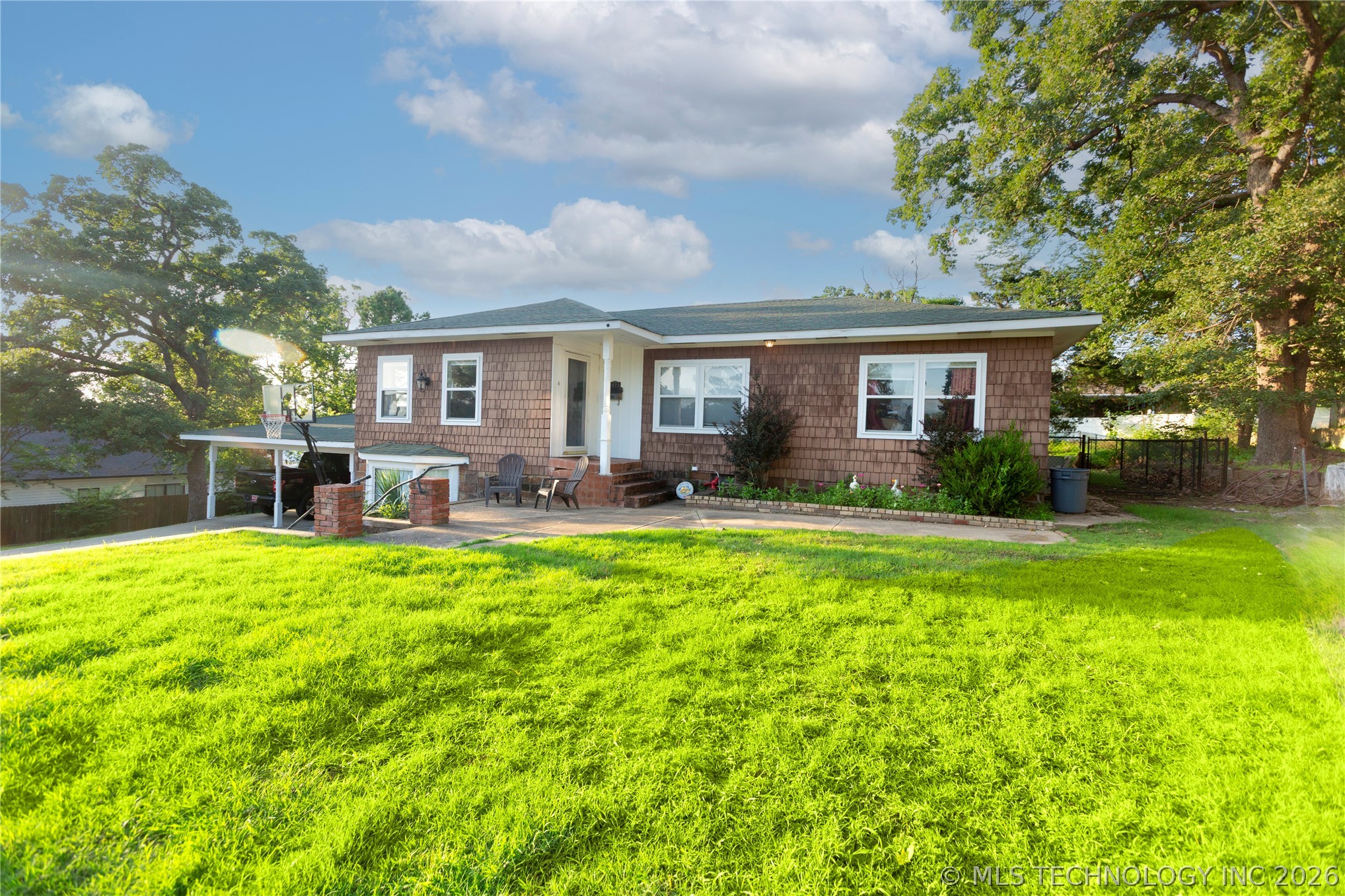 1425 E Seminole Property Photo 1