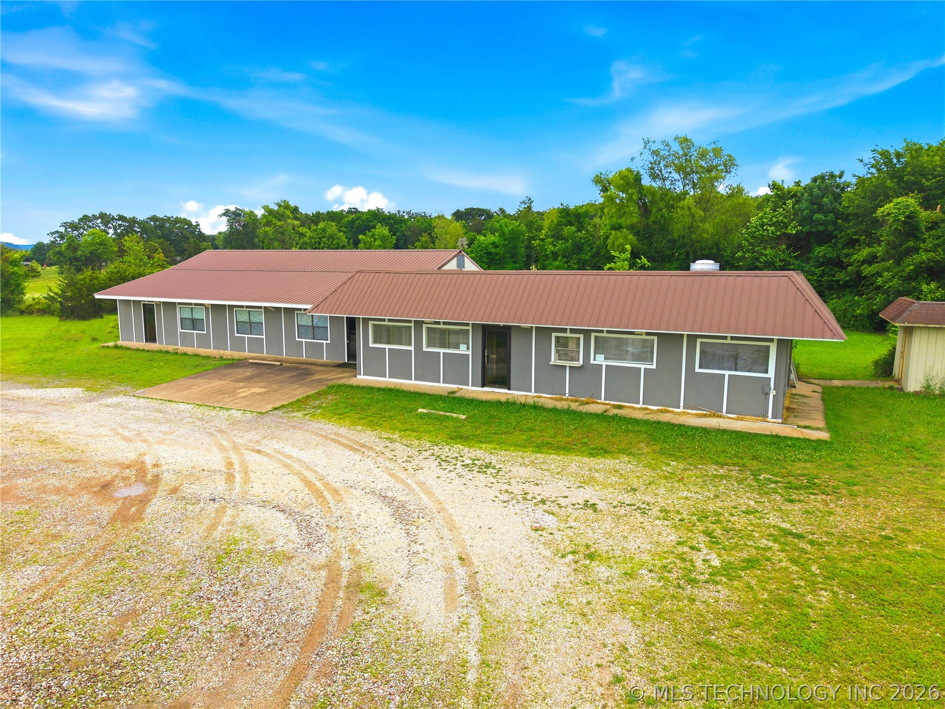 20674 S Hwy 59 Property Photo 2