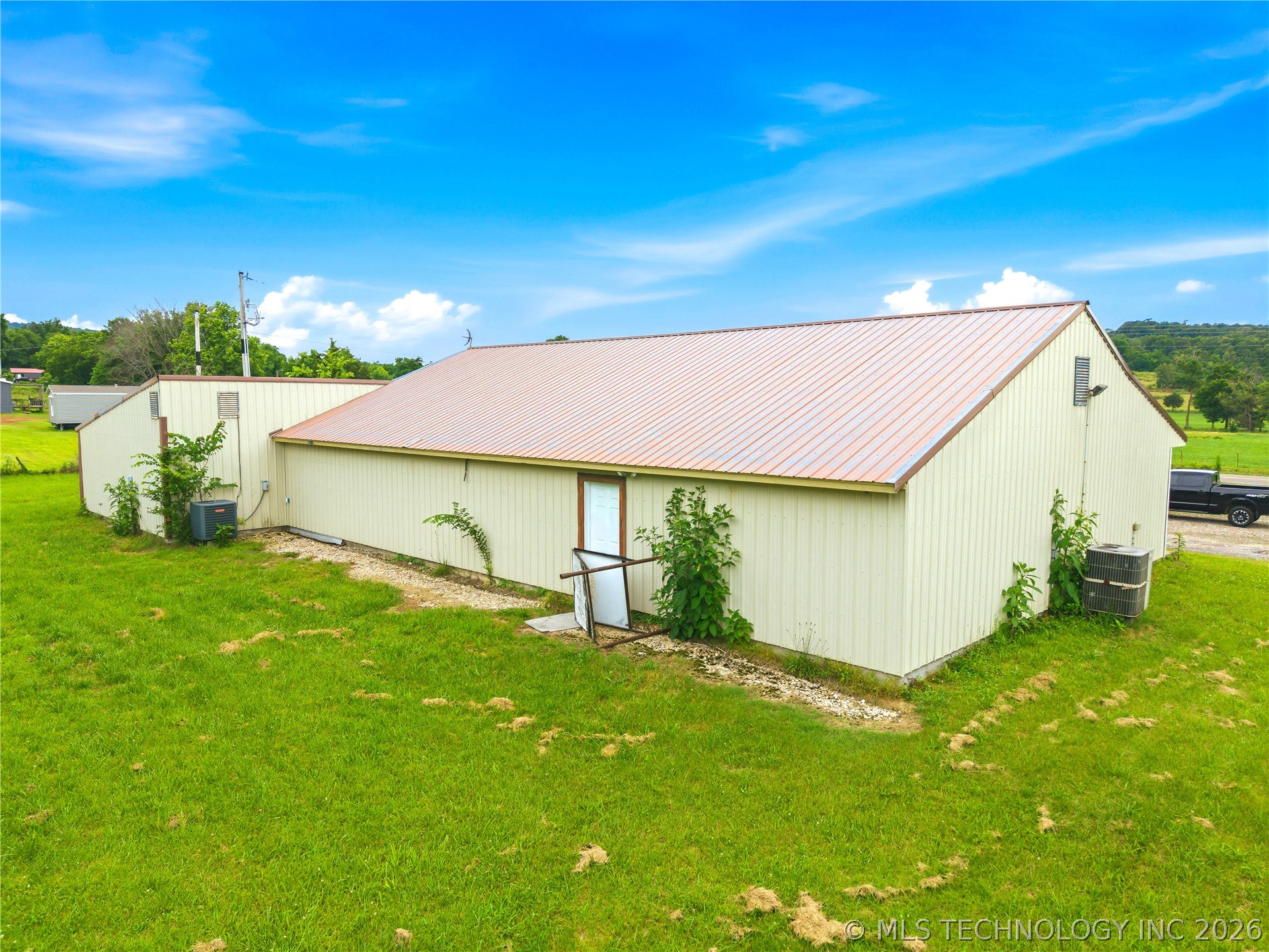 20674 S Hwy 59 Property Photo 4