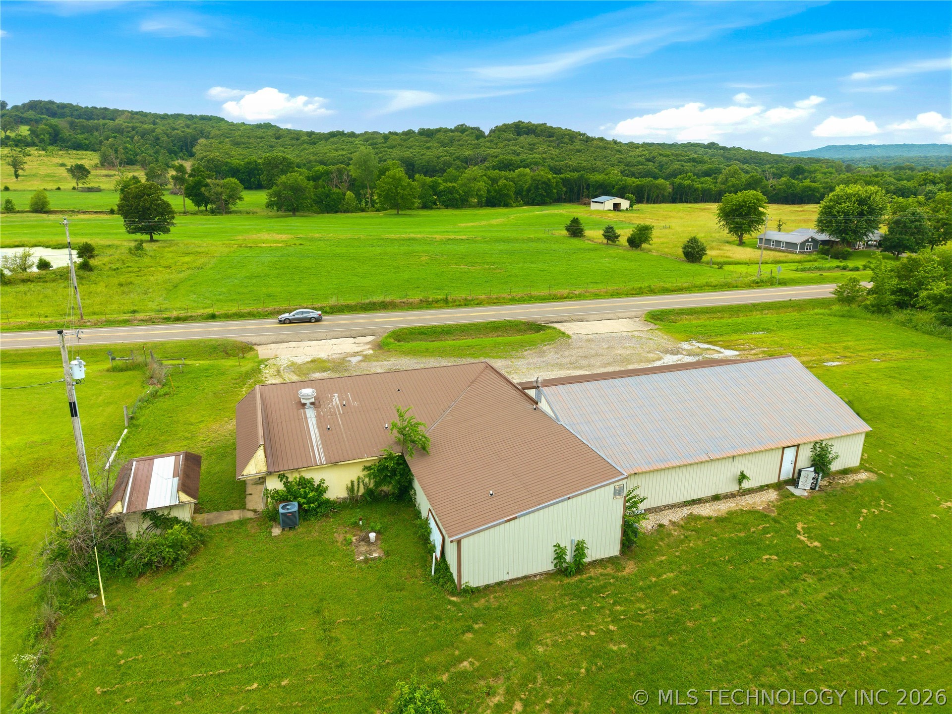 20674 S Hwy 59 Property Photo 6