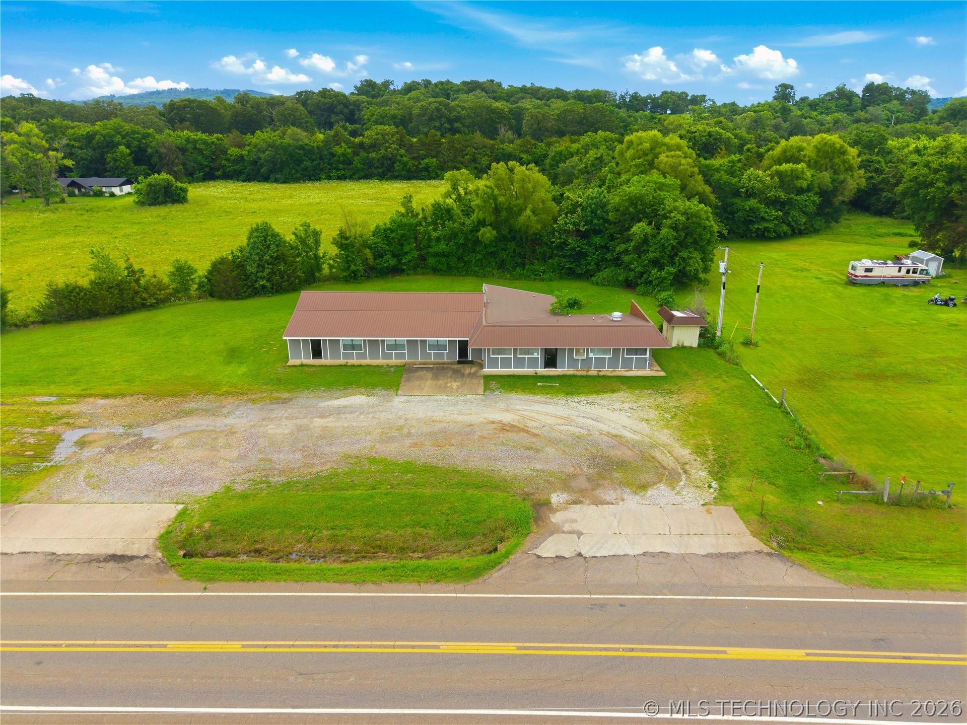 20674 S Hwy 59 Property Photo 10