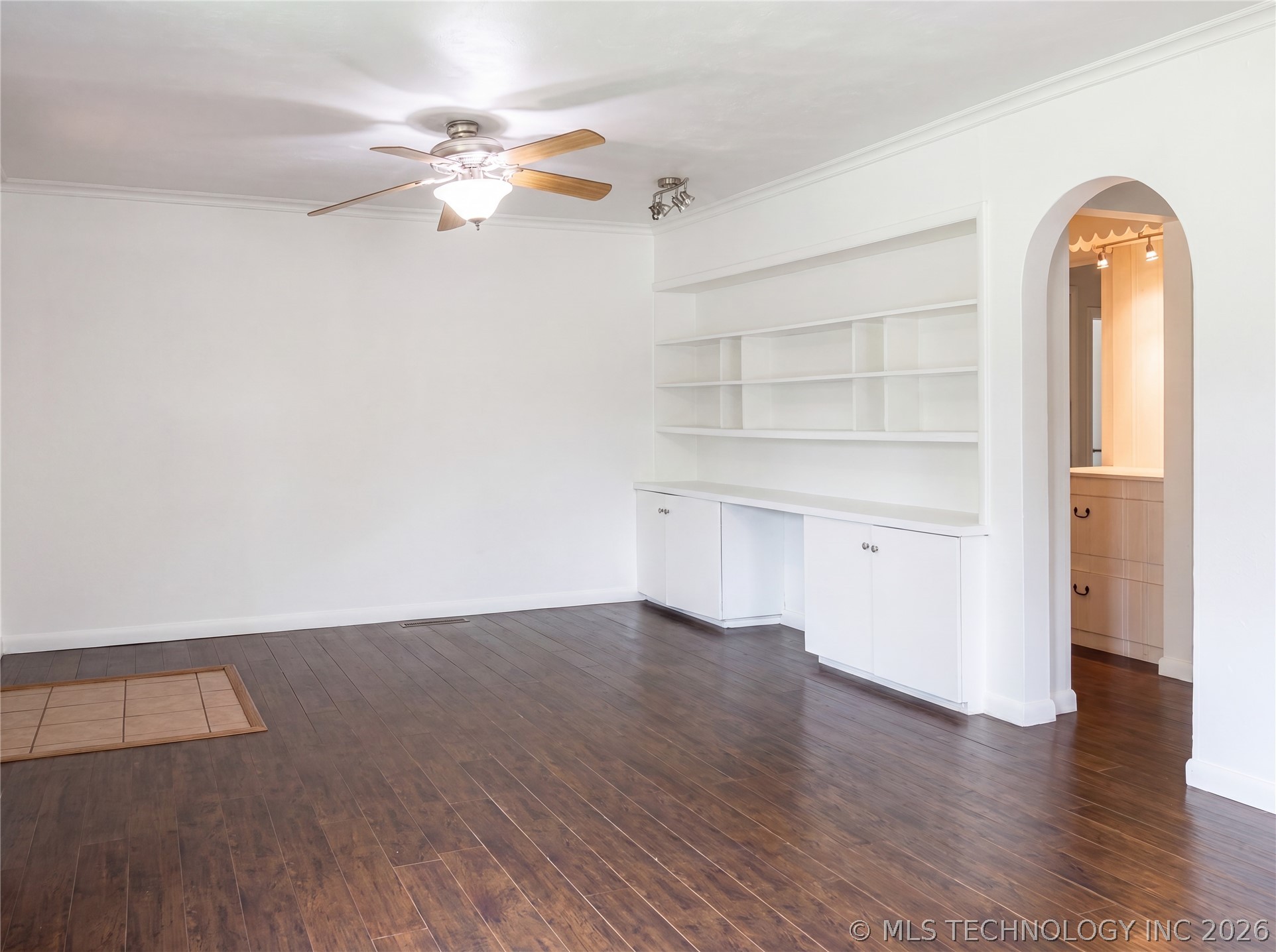 818 W Rush Street Property Photo 3