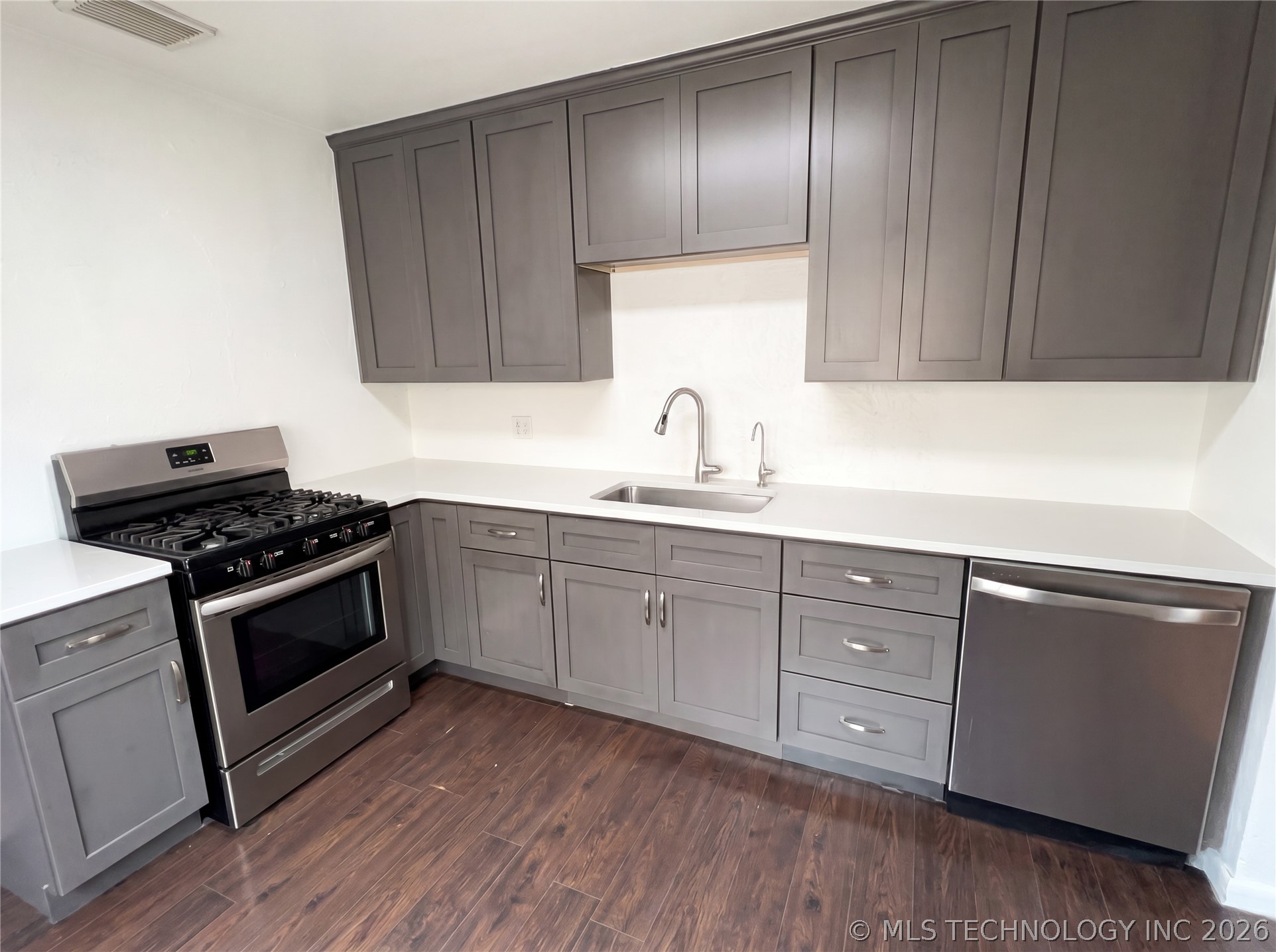 818 W Rush Street Property Photo 6