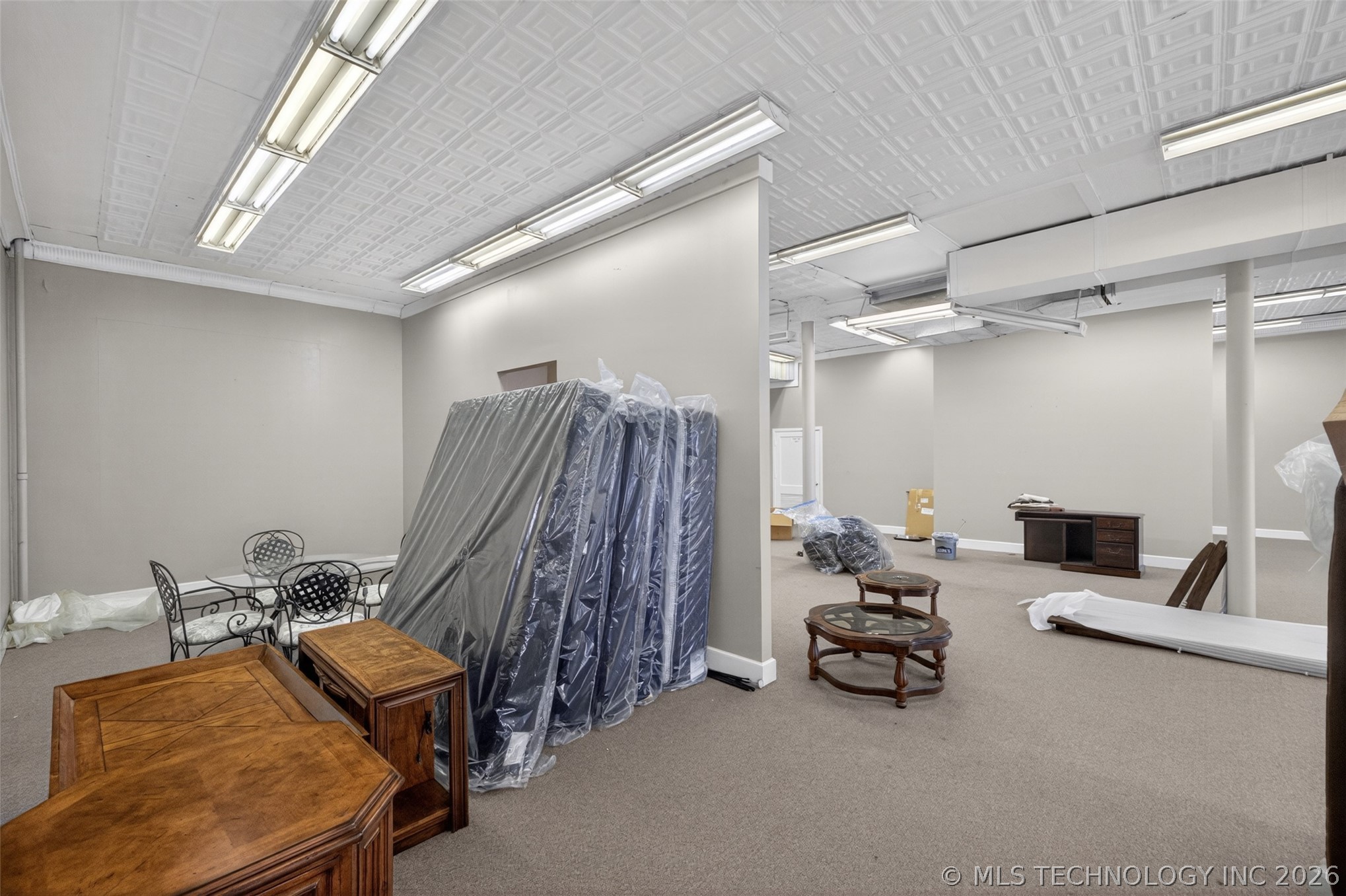 411 W Broadway Street Property Photo 23