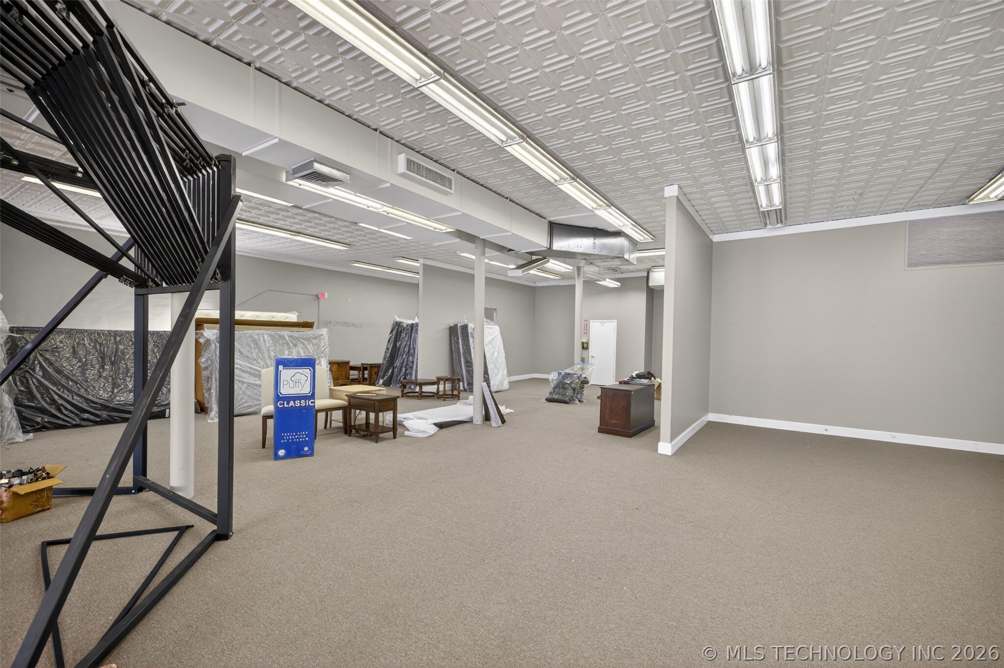 411 W Broadway Street Property Photo 25