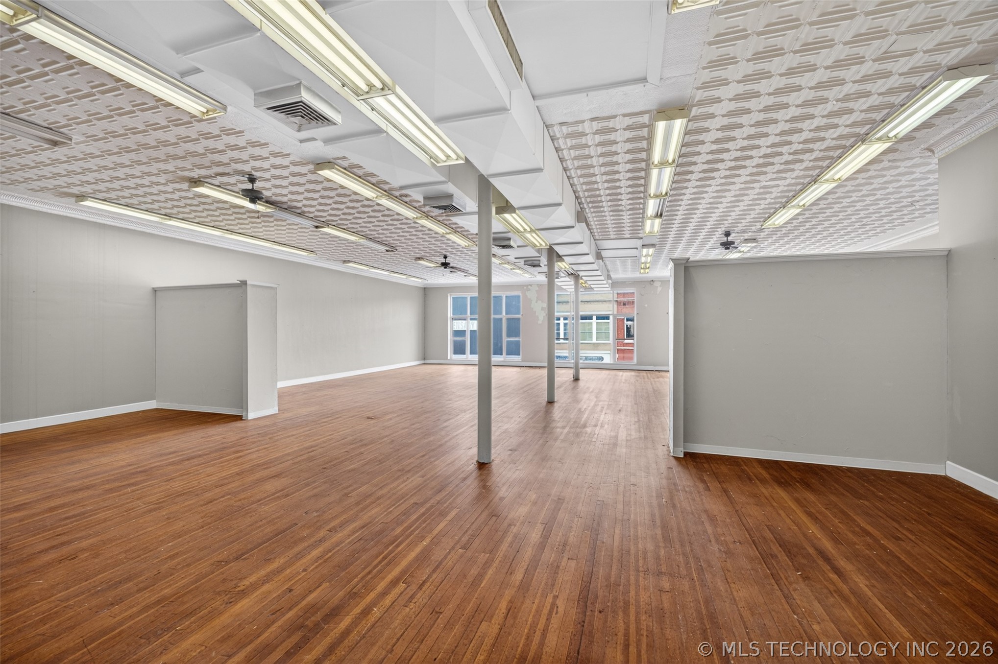 411 W Broadway Street Property Photo 27
