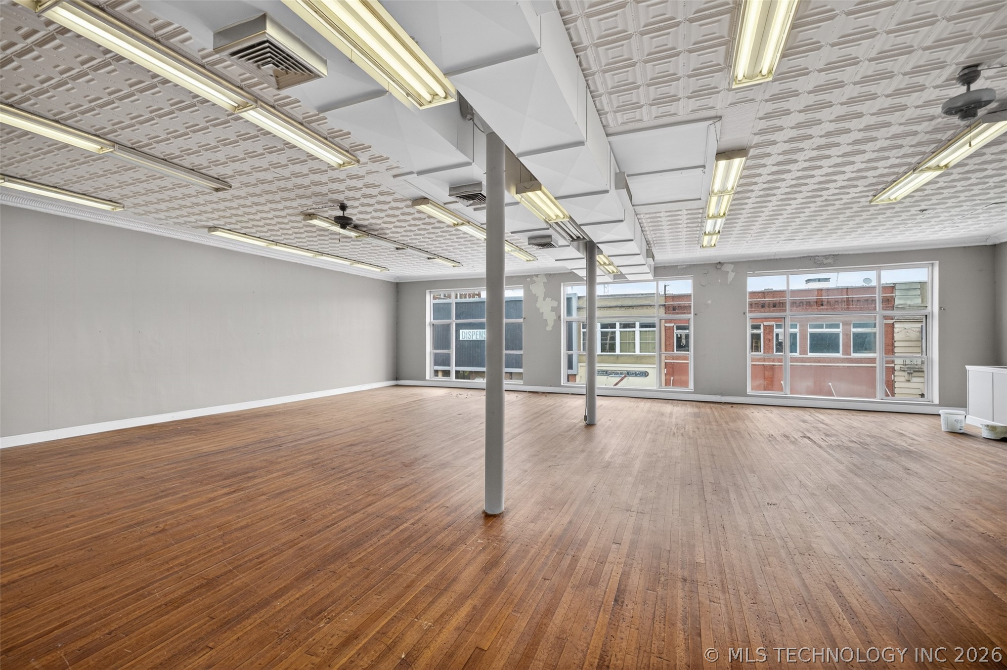 411 W Broadway Street Property Photo 28